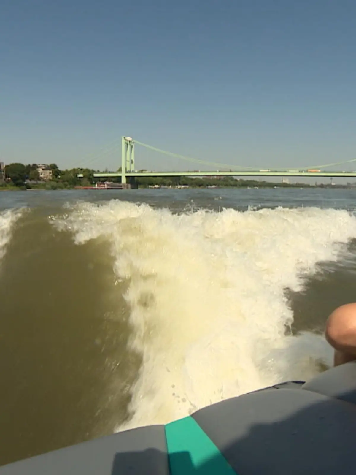 Bild zu: "Surfkurse auf dem Rhein "