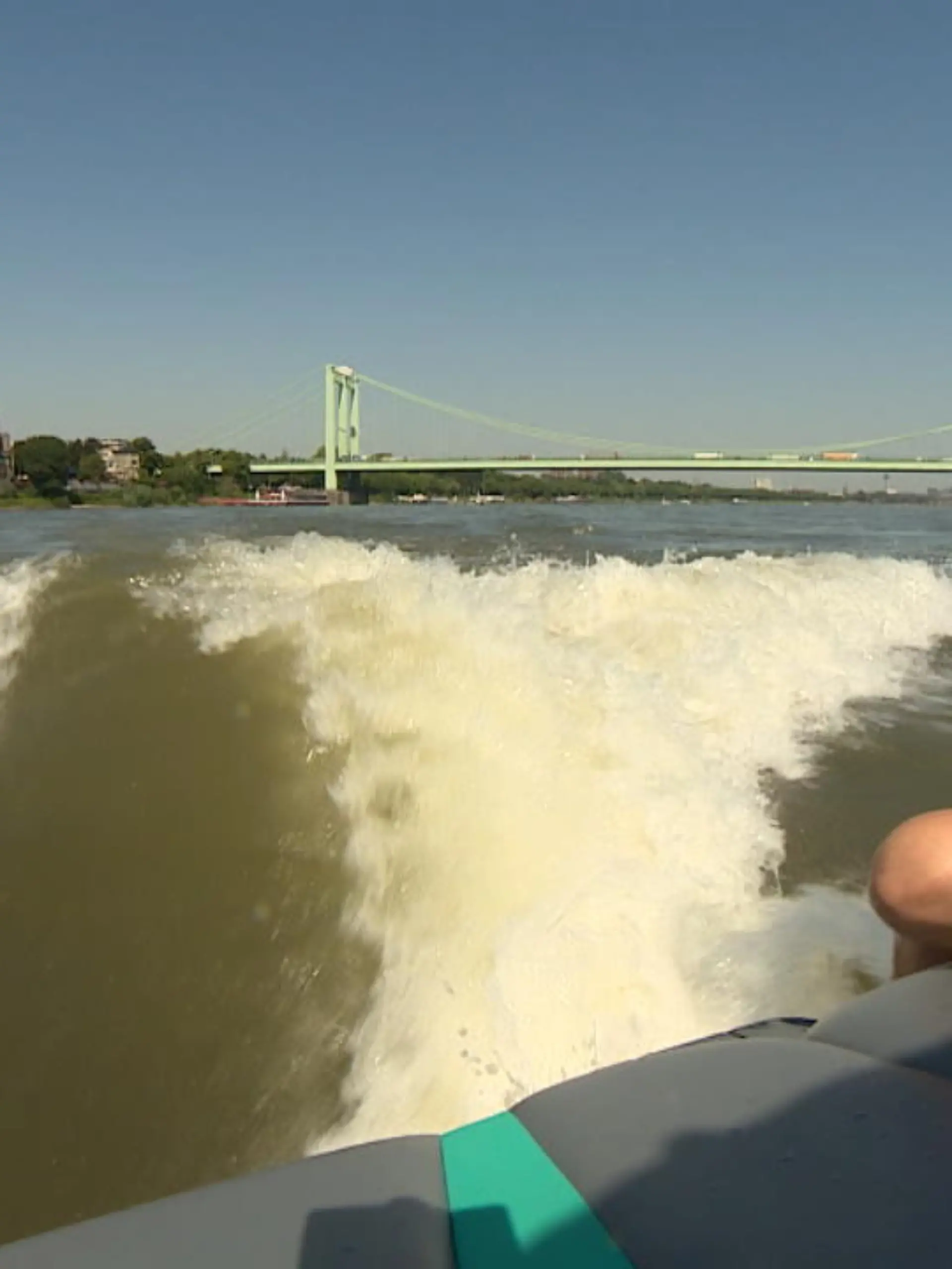 Bild zu: "Surfkurse auf dem Rhein "