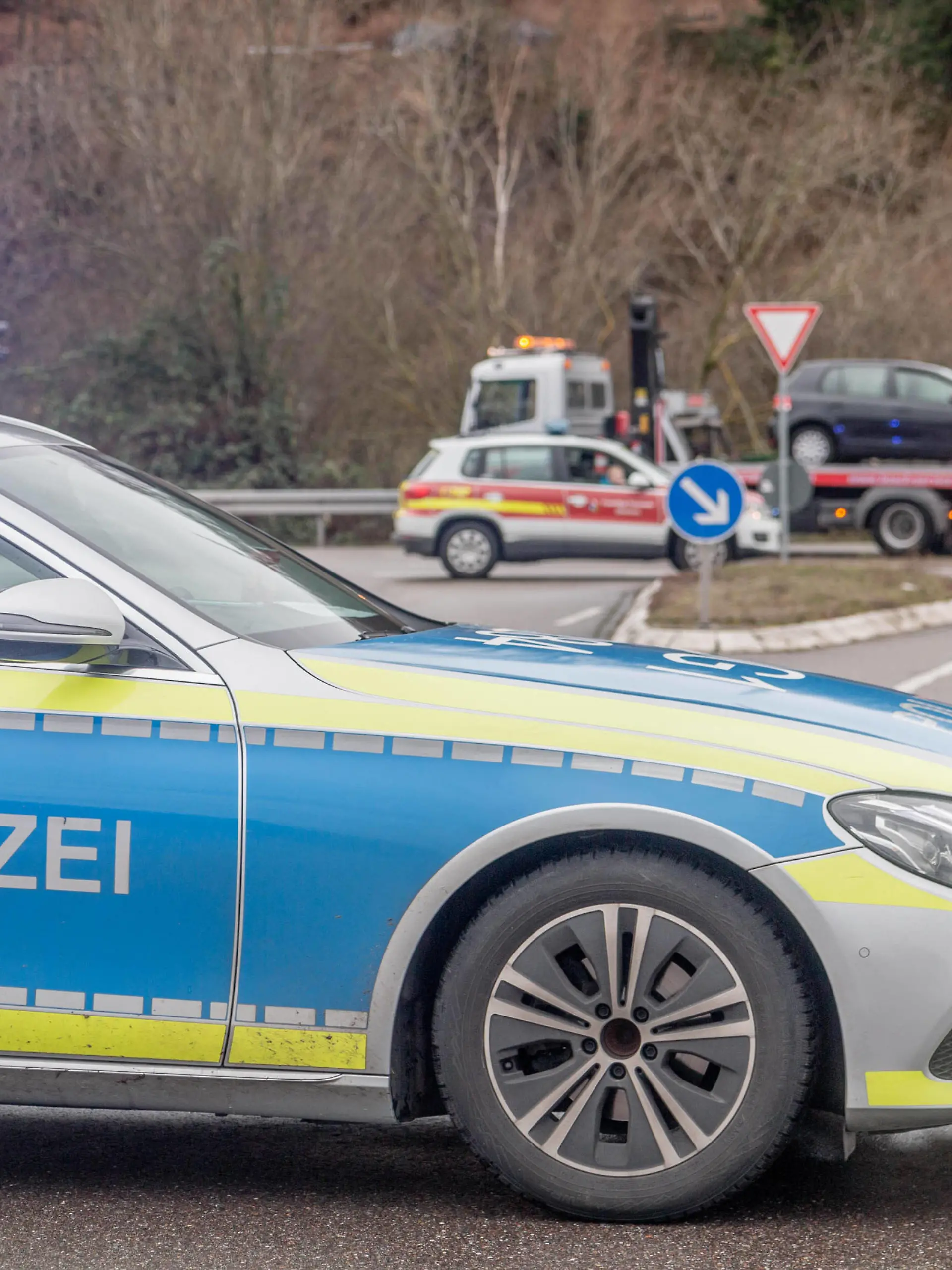Aussagekräftige Motvie mit Symbolfotos zum Thema Blaulicht. Feuerwehr, Rettungsdienst und Polizei im Einsatz. Rettungskräfte in Action. Blaulicht und Unfälle. Retter im Einsatz: Aussagekräftige Symbolbilder Feuerwehr, Rettungsdienst und Polizei im Einsatz mit Blaulicht Karlsruhe - Offenburg - Stuttgar Karlsruhe - Offenburg - Stuttgar Baden-Württemberg Deutschland *** Expressive Motvie with symbol photos to the topic blue light fire brigade, rescue service and police in action rescue forces in action blue light and accidents rescuers in action Expressive symbol pictures fire brigade, rescue service and police in action with blue light Karlsruhe Offenburg Karlsruhe Offenburg Stuttgart Baden Württemberg Germany Copyright: xEinsatz-Report24x/xAaronxKlewerx 