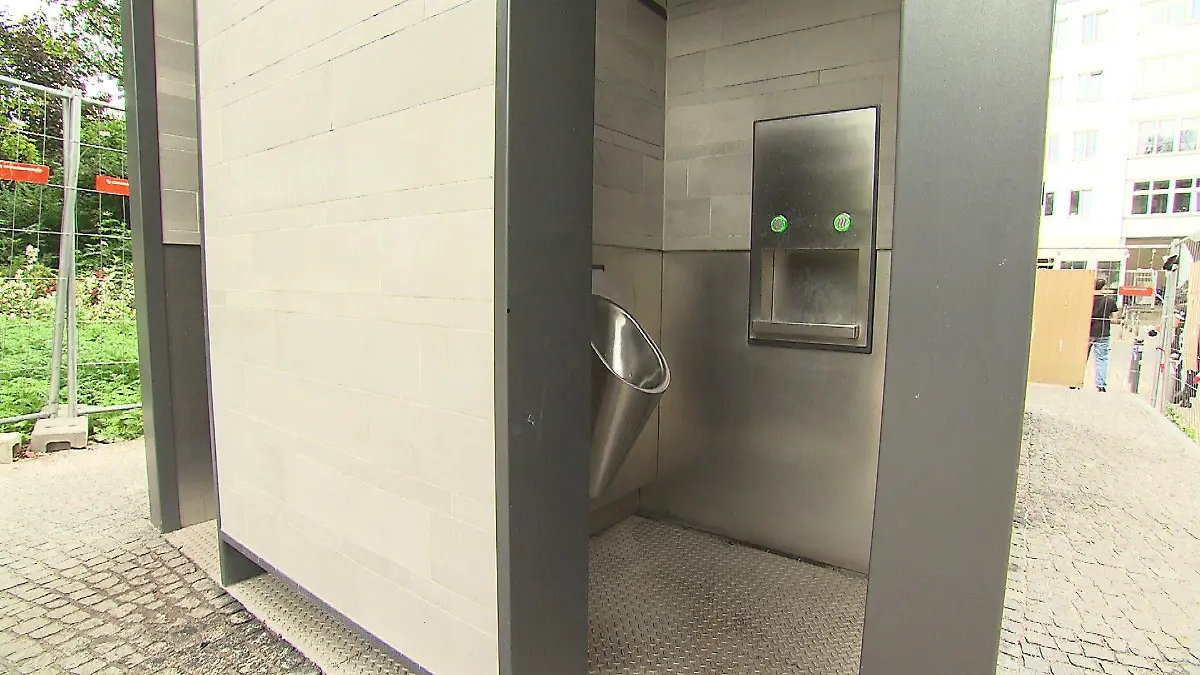 Pissoir in Berlin kostenlos - Frauen bezahlen 50 Cent