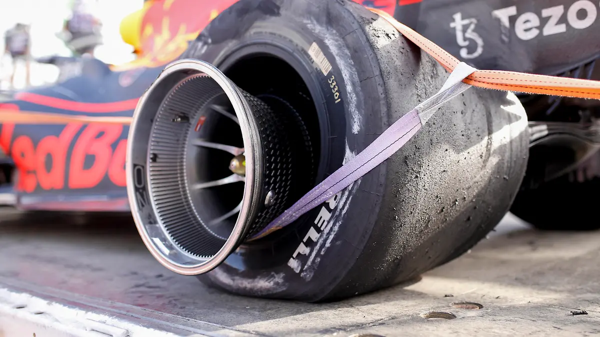 Car of 33 Max Verstappen NED, Red Bull Racing after crash, F1 Grand Prix of Azerbaijan at Baku City Circuit on June 6, 2021 in Baku, Azerbaijan. Photo by HOCH ZWEI Baku Azerbaijan *** Car of 33 Max Verstappen NED, Red Bull Racing after crash, F1 Grand Prix of Azerbaijan at Baku City Circuit on June 6, 2021 in Baku, Azerbaijan Photo by HOCH ZWEI Baku Azerbaijan