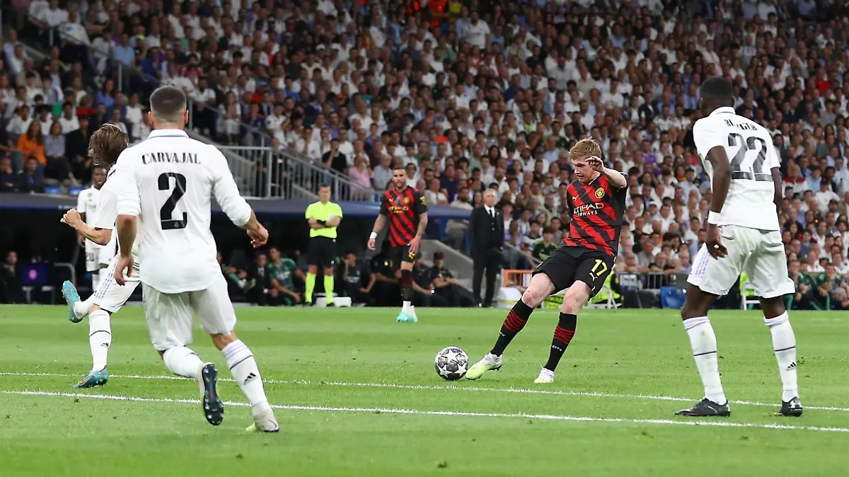 Mandatory Credit: Photo by Kieran McManus/Shutterstock 13896076ax Kevin De Bruyne of Manchester City scores a goal to make the score 1-1 Real Madrid v Manchester City, UEFA Champions League, Semi Final, First Leg, Football, Santiago Bernabeu Stadium, Madrid, Spain - 09 May 2023 EDITORIAL USE ONLY No use with unauthorised audio, video, data, fixture lists, club/league logos or live services. Online in-match use limited to 120 images, no video emulation. No use in betting, games or single club/league/player publications. Real Madrid v Manchester City, UEFA Champions League, Semi Final, First Leg, Football, Santiago Bernabeu Stadium, Madrid, Spain - 09 May 2023 EDITORIAL USE ONLY No use with unauthorised audio, video, data, fixture lists, club/league logos or live services. Online in-match use limited to 120 images, no video emulation. No use in betting, games or single club/league/player publications. PUBLICATIONxINxGERxSUIxAUTxHUNxGRExMLTxCYPxROUxBULxUAExKSAxONLY Copyright: xKieranxMcManus/Shutterstockx 13896076ax