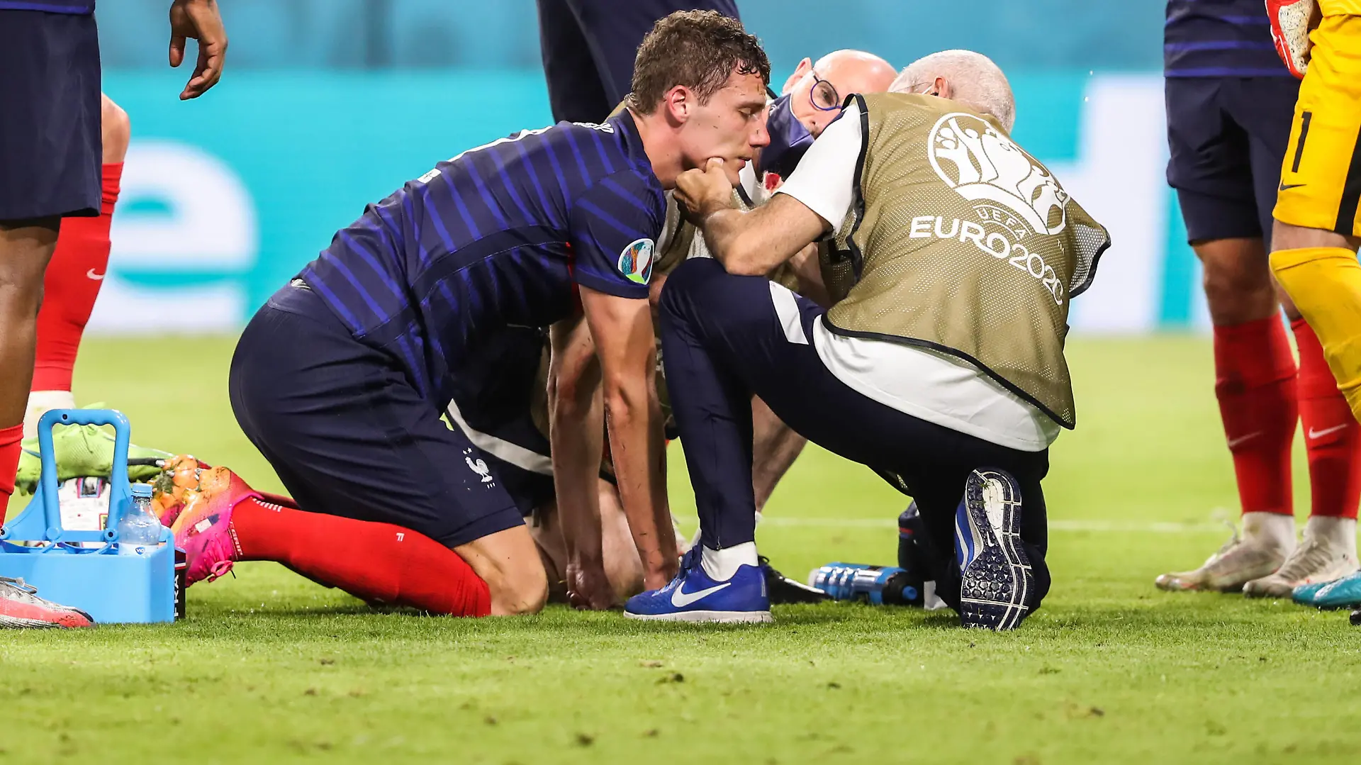 210616 -- MUNICH, June 16, 2021 -- Benjamin Pavard L of France receives treatment during the UEFA EURO, EM, Europameisterschaft,Fussball 2020 Championship Group F match between France and Germany in Munich, Germany, June 15, 2021. SPGERMANY-MUNICH-FOOTBALL-EURO 2020-FRA VS GER ShanxYuqi PUBLICATIONxNOTxINxCHN