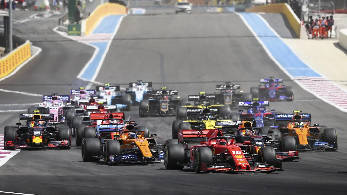  Motorsports: FIA Formula One World Championship, WM, Weltmeisterschaft 2019, Grand Prix of France, Start, 16 Charles Leclerc MCO, Scuderia Ferrari Mission Winnow, 55 Carlos Sainz jr. ESP, McLaren F1 Team, 33 Max Verstappen NLD, Aston Martin Red Bull Racing, Le Castellet France