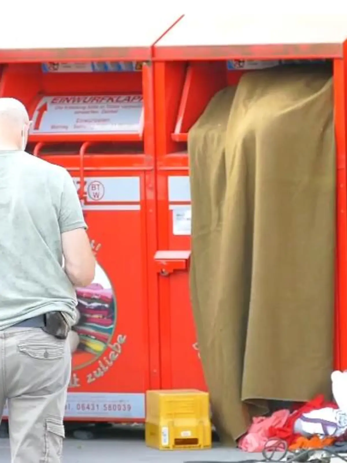 Bild zu: "Toter in Altkleidercontainer"