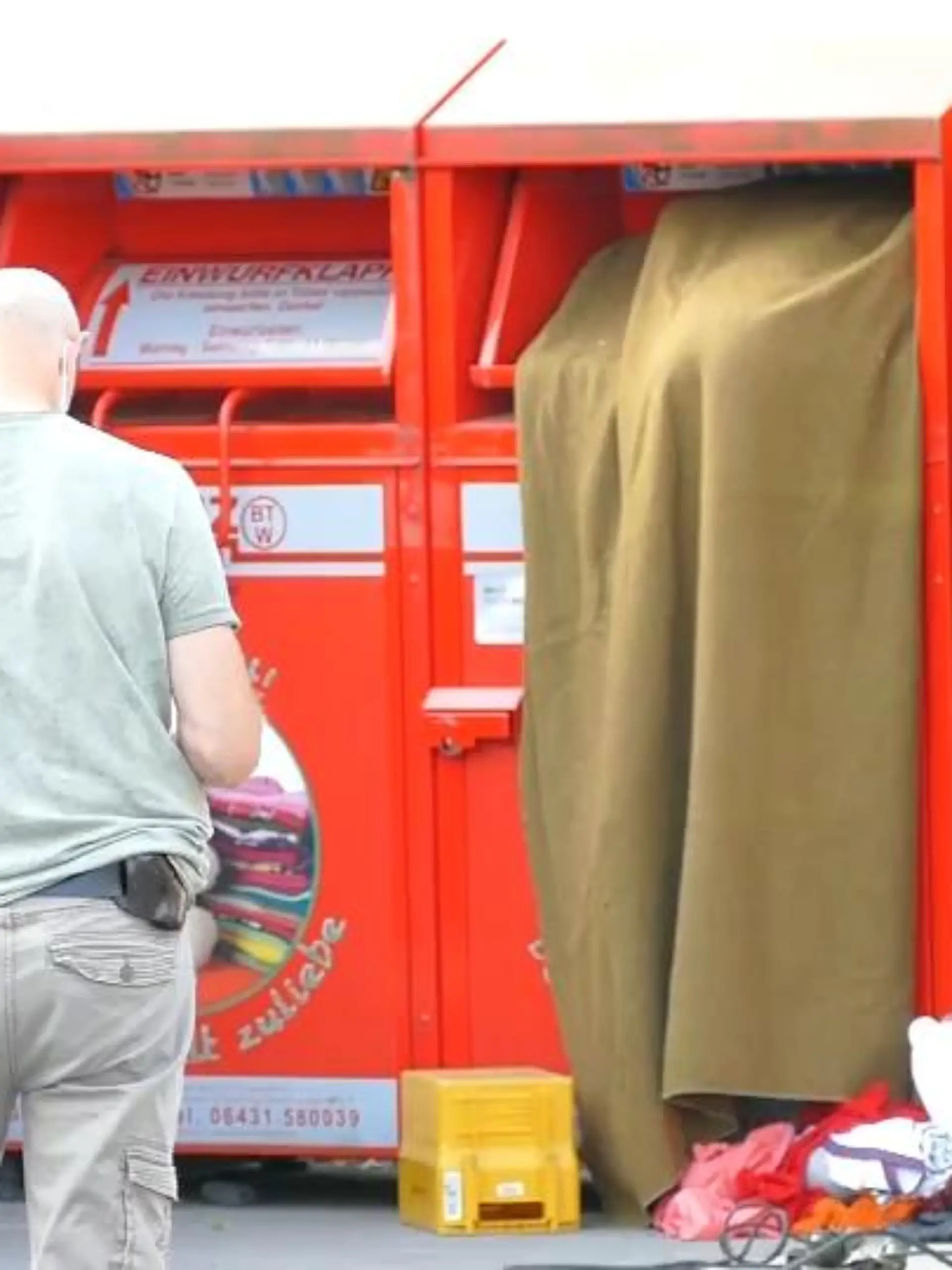 Bild zu: "Toter in Altkleidercontainer"