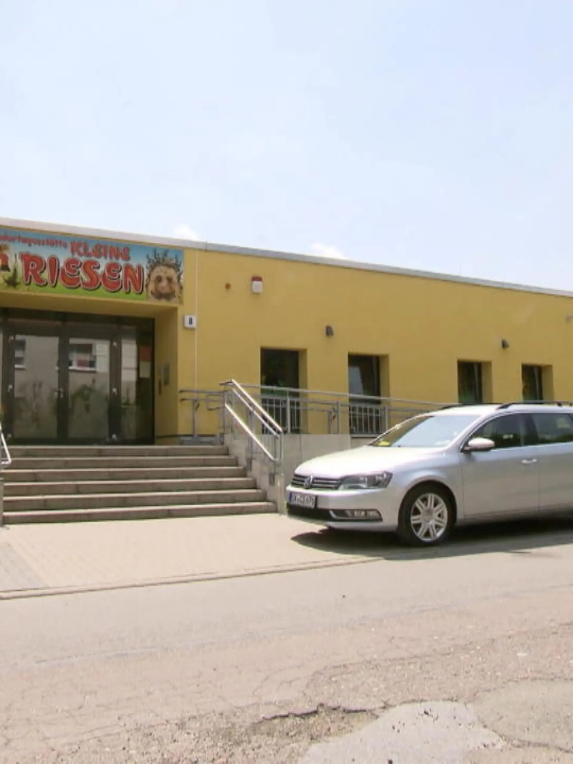 Mehrere Erzieherinnen in einer Kita in Sachsen-Anhalt haben offenbar regelmäßig Alkohol getrunken während sie auf die Kinder aufgepasst haben. Und es war wohl nicht wenig - denn fast ist es zur Katastrophe gekommen.