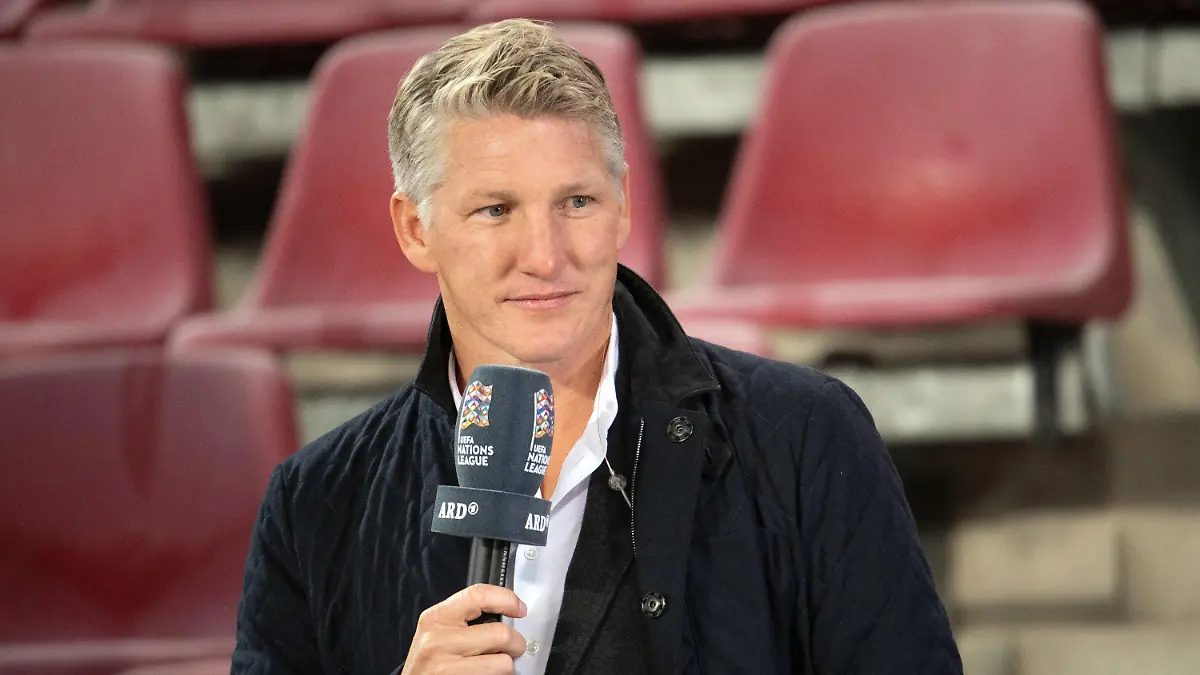 ARCHIV - 13.10.2020, Nordrhein-Westfalen, Köln: Bastian Schweinsteiger als Experte der ARD. TV-Experte Bastian Schweinsteiger kann die Kaderzusammenstellung von Bundestrainer Joachim Löw für die Fußball-EM nicht ganz nachvollziehen. Es sei ihm «ein Rätsel, wieso Jérôme Boateng nicht nominiert wurde». Foto: Federico Gambarini/dpa +++ dpa-Bildfunk +++