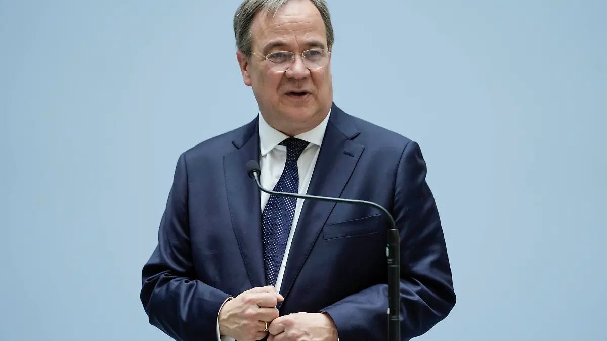 NRW Ministerpraesident begruesst belarussische Opposition Swetlana Tichanowskaja in der Landesvertretung in Berlin Aktuell, 11.06.2021, Berlin Ministerpraesident Armin Laschet im Portrait beim Empfang der belarussische Oppositionsanfuehrerin Swetlana Tichanowskaja in der Landesvertretung in Berlin zum Vier-Augen-Gespraech Berlin Berlin Deutschland *** NRW State Premier welcomes Belarusian opposition Svetlana Tikhanovskaya in the state representation in Berlin News, 11 06 2021, Berlin State Premier Armin Laschet in portrait at the reception of Belarusian opposition leader Svetlana Tikhanovskaya in the state representation in Berlin for the four-eyes talk Berlin Berlin Germany