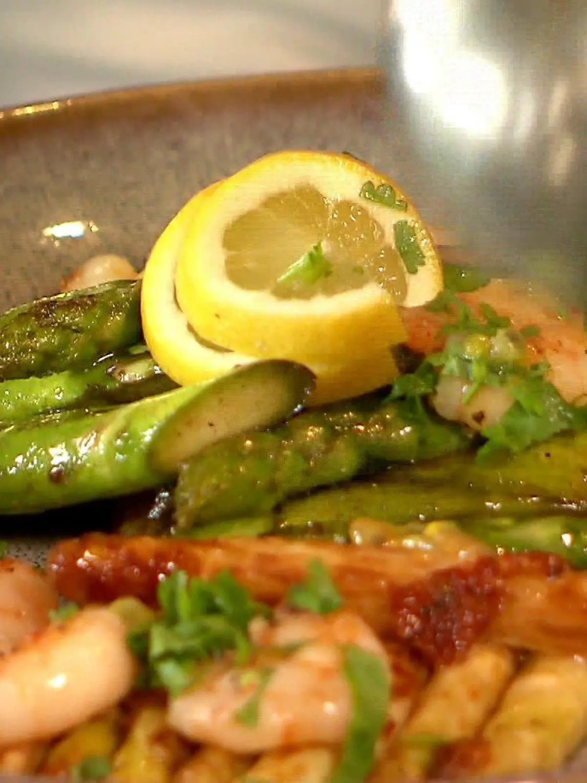 Spargel mit Garnelen