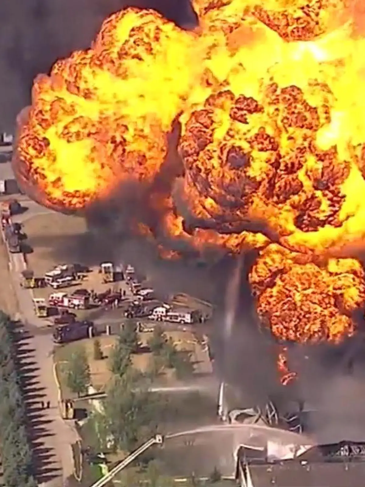 Bild zu: "USA: Mega-Explosion in Chemiefabrik"