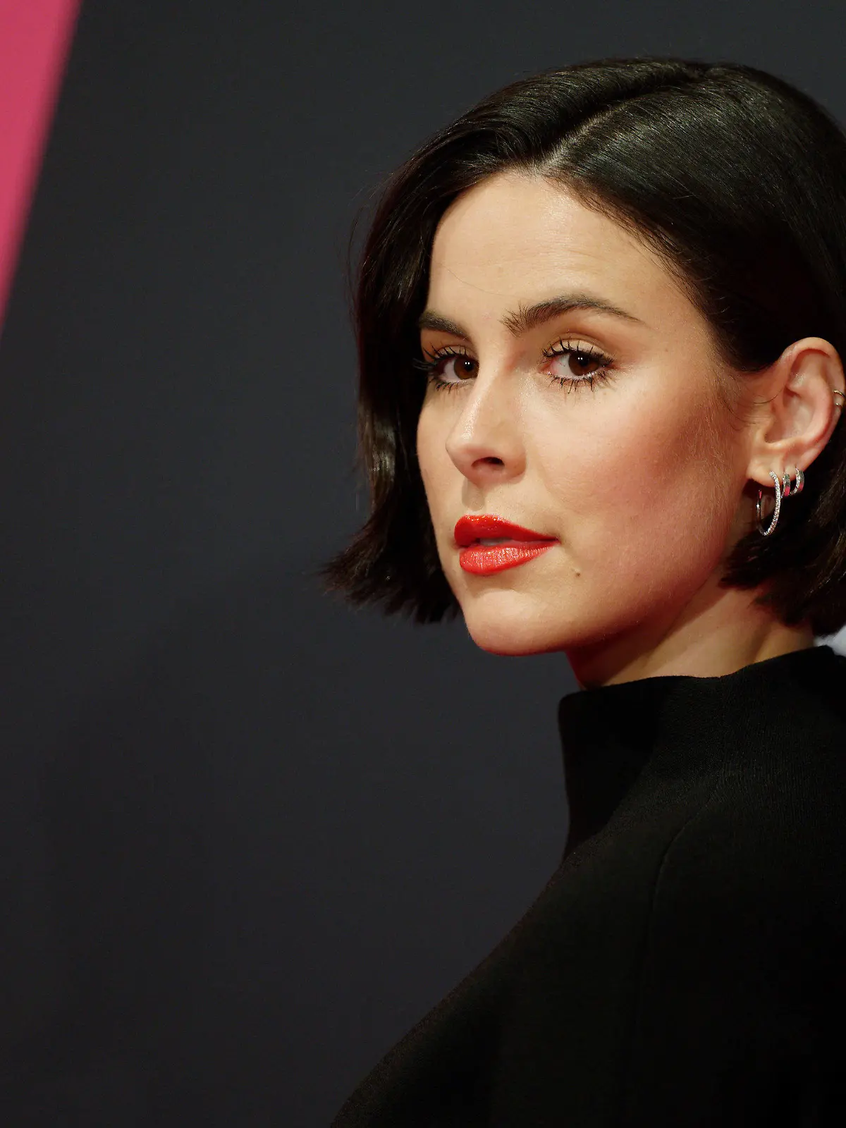 08.12.2022, Nordrhein-Westfalen, Bochum: Die Sängerin Lena Meyer-Landrut kommt über den Roten Teppich zur Verleihung der 1Live Krone in der Jahrhunderthalle. Foto: Henning Kaiser/dpa +++ dpa-Bildfunk +++