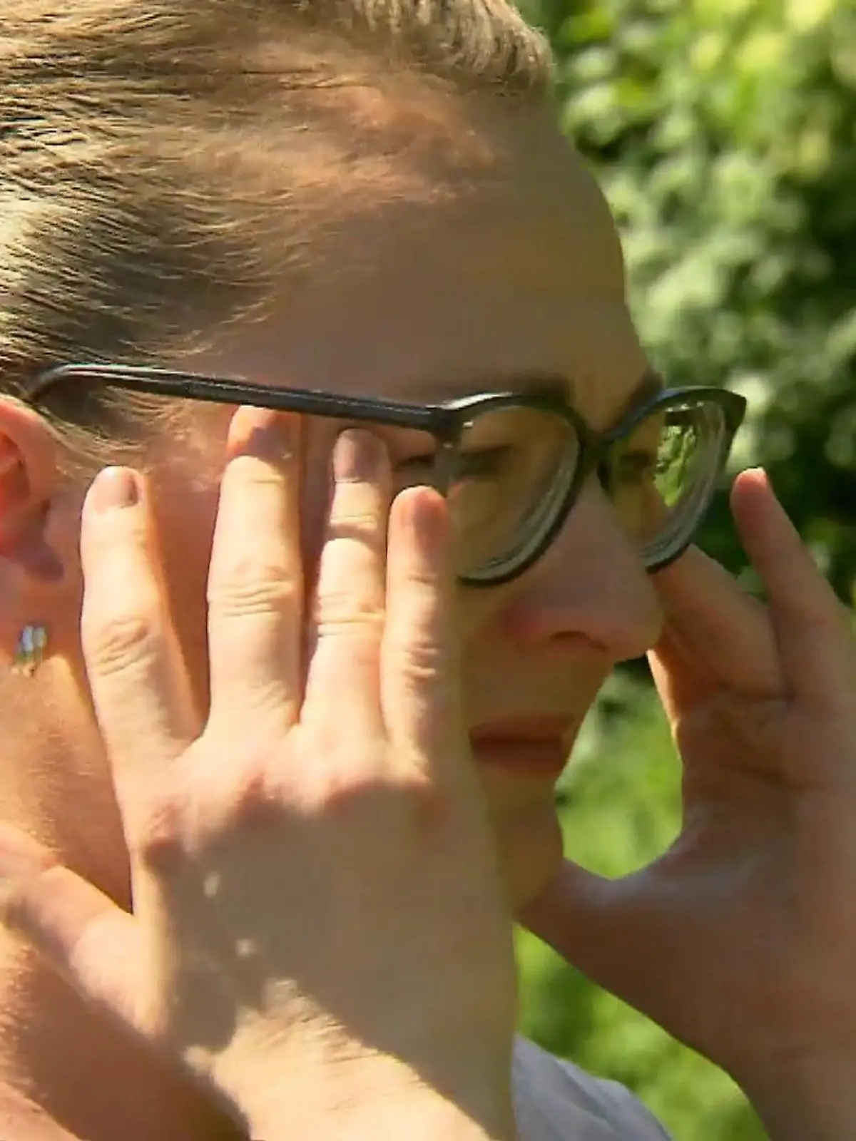 Katrin May bekam zu Unrecht zeitgleich Hartz IV und Wohngeld gezahlt. Sie machte die Behörden selbst auf den Fehler aufmerksam - und soll das Geld dafür jetzt gleich doppelt zurückzahlen.