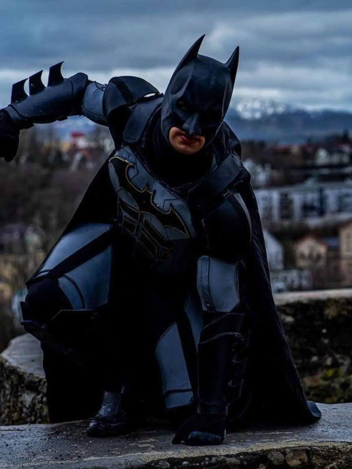 Der Batman von Kempten postet immer wieder Bilder seiner Kostüme auf Instagram.