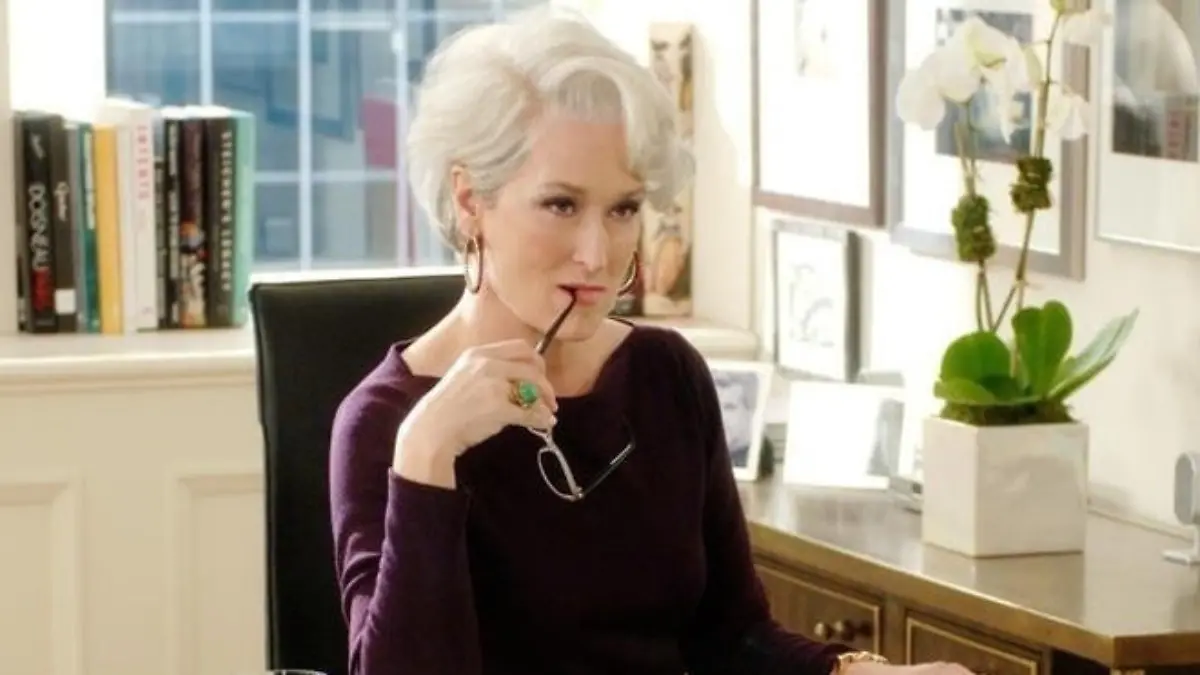 Keine Sorge: Nicht jeder Arbeitgeber hat ein so strenges Auge auf das Outfit seiner Mitarbeiter wie Meryl Streep in 'Der Teufel trägt Prada'