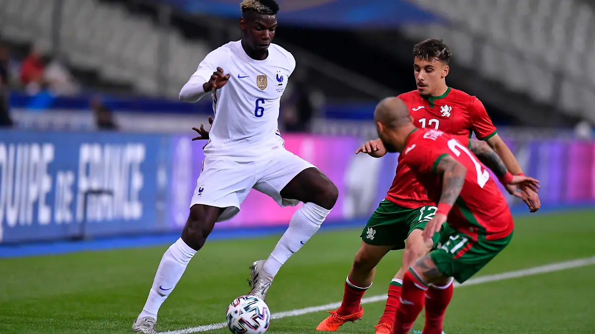 PARIS, FRANCE - JUNE 08: Paul Pogba of France runs with the ball during the international friendly match between France and Bulgaria at Stade de France on June 08, 2021 in Paris, France. (Photo by Aurelien Meunier/Getty Images)