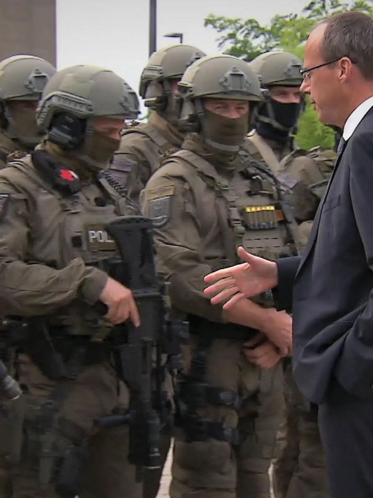 Peter Beuth hat das SEK in Frankfurt aufgelöst. 2017 hat der Innenminister eine Übung der Einheit noch besucht. (Archivfoto)