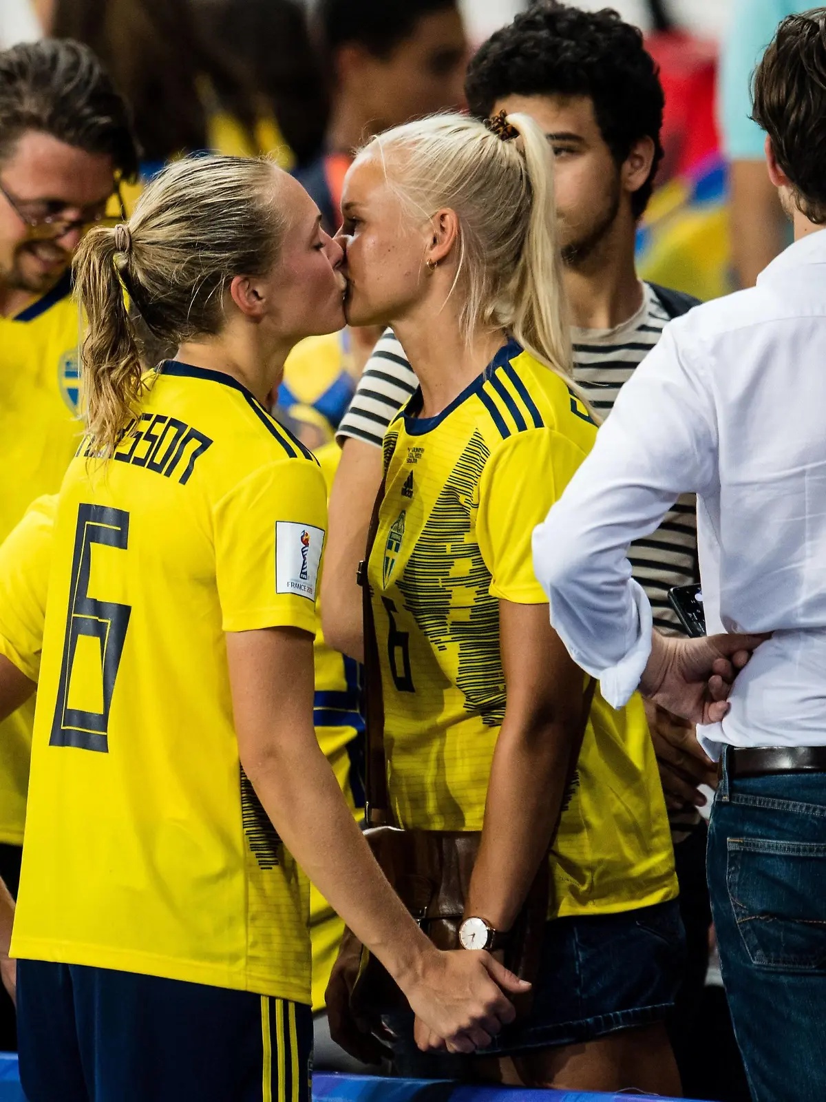 190624 Magdalena Eriksson of Sweden and her girlfriend Pernille Harder celebrates winning during the FIFA WomenÂ s World Cup round of sixteen match between Sweden and Canada on June 24, 2019 in Paris. Photo: Simon Hastegard / Bildbyran / Kod SH / 180086 bbeng fotboll football fotball soccer dam women kvinner frankrike france vm vm 2019 verdensmesterskap världsmästerskap fifa women s world cup 2019 world cup attondelsfinal knockout stage canada kanada sverige sweden jubel celelbration *** 190624 Magdalena Eriksson of Sweden and her girlfriend Pernille Harder celebrates winning during the FIFA WomenÂ s World Cup round of sixteen match between Sweden and Canada on June 24, 2019 in Paris Photo Simon Hastegard Bildbyran Kod SH 180086 bbeng fotboll football fotball soccer dam women kvinner frankrike france vm vm 2019 verdensmesterskap världsmästerskap fifa women s world cup 2019 world cup attondelsfinal knockout stage canada kanada sverige sweden jubel celelbration, PUBLICATIONxNOTxINxDENxNORxSWExFINxAUT Copyright: SIMONxHASTEGARD BB190624SH130  