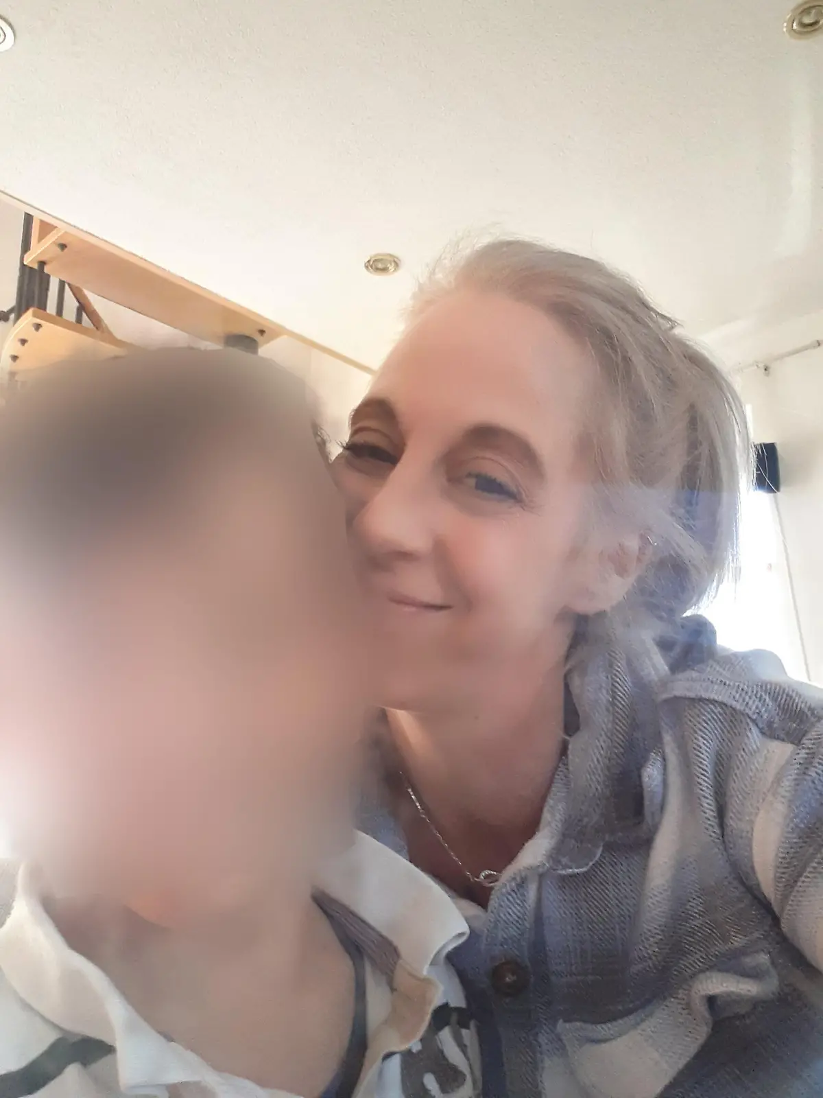 Mutter+Kinder, Brandstiftung