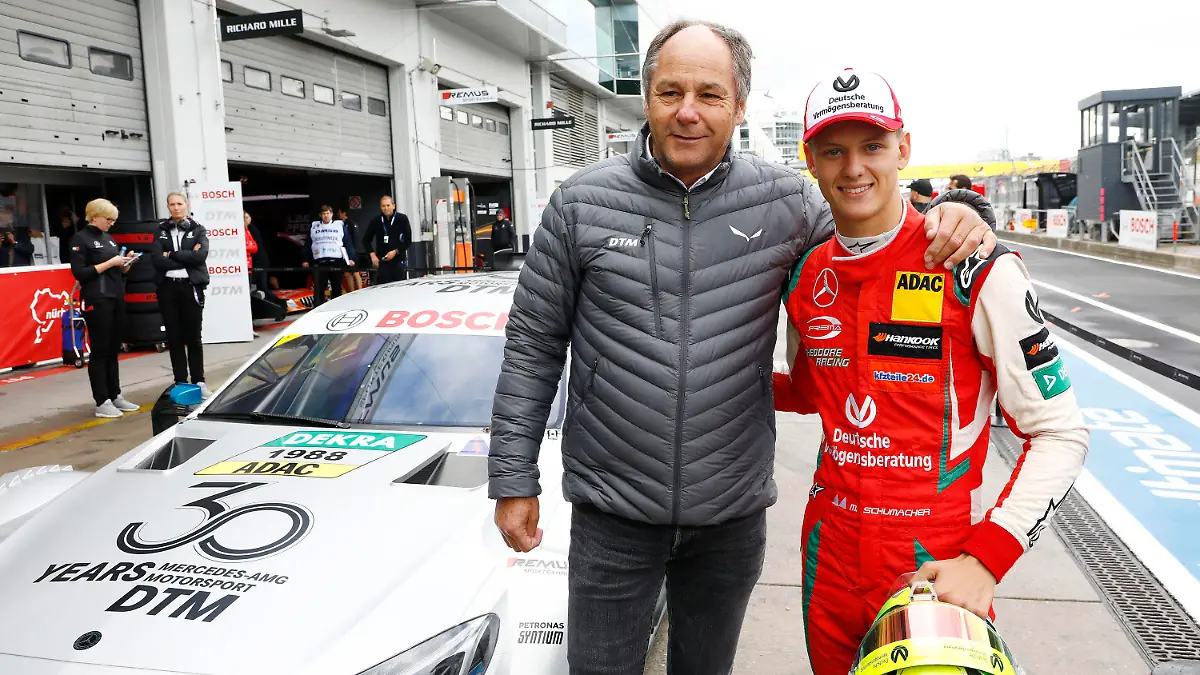 HANDOUT - 07.09.2018, Rheinland-Pfalz, Nürburg: Das Handout der DTM zeigt den Rennfahrer Mick Schumacher (r) und Gerhard Berger, Chef der DTM Rennserie, neben einem Mercedes-AMG. Der 19 Jahre alte Schumacher hatte zuvor auf dem Nürburgring erstmals für Showrunden am Steuer eines Fahrzeugs des Deutschen Tourenwagen Masters gesessen. Foto: Juergen Tap/Hoch Zwei/dpa - ACHTUNG: Nur zur redaktionellen Verwendung und nur mit vollständiger Nennung des vorstehenden Credits +++ dpa-Bildfunk +++