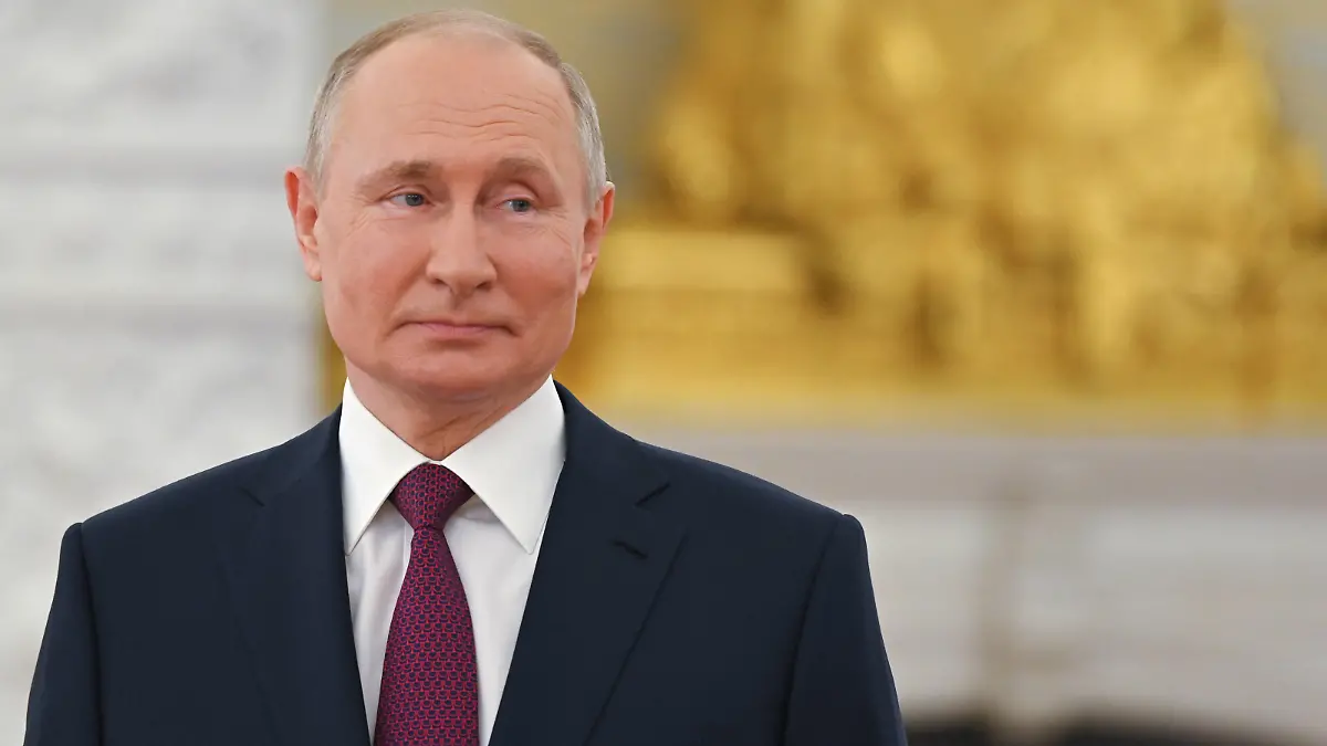 MOSCOW, RUSSIA - JUNE 12, 2021: Russia s President Vladimir Putin presents state decorations and prizes at the Moscow Kremlin on Russia Day. Yevgeny Odinokov/Russian Presidential Press and Information Office/TASS PUBLICATIONxINxGERxAUTxONLY TS1046ED
