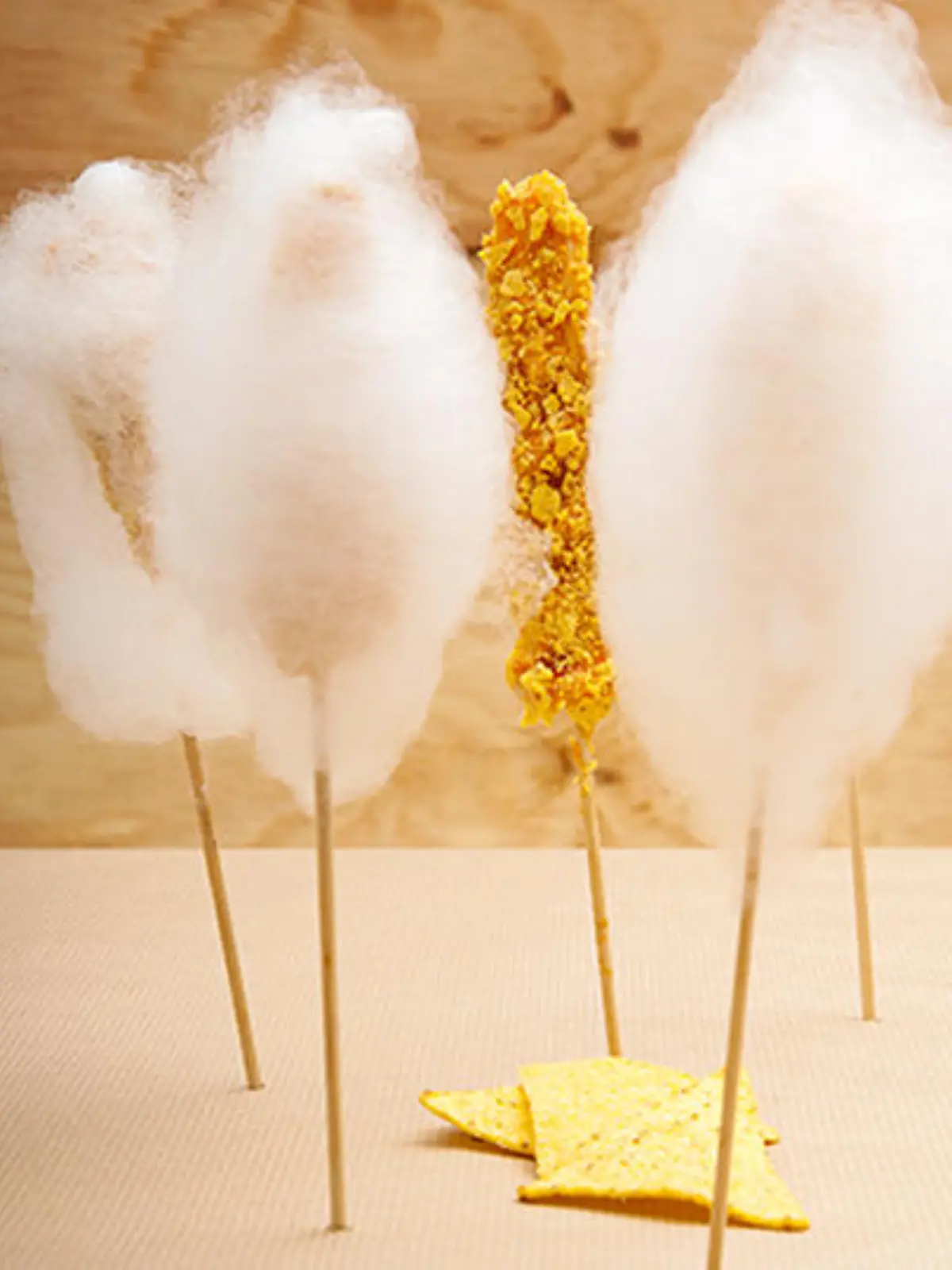 Hühnerspieß mit Taco-Panade in hauchzarter Zuckerwatte