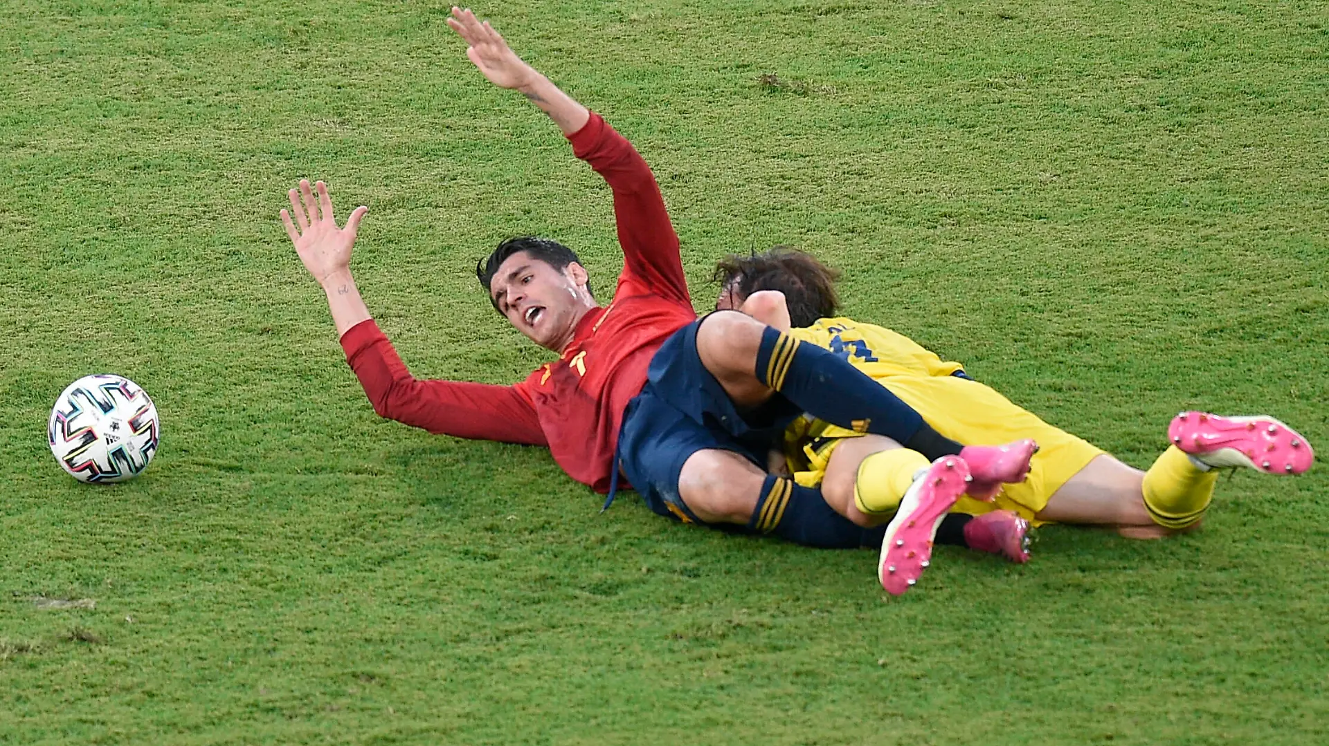 ESP: Spain - Sweden. Euro 2022. Alvaro Morata of Spain and Albin Ekdal of Sweden during the match between Spain and Sweden of Euro 2020, group E, matchday 1, played at La Cartuja Stadium on June 14, 2021 in Sevilla, Spain. kpng Copyright: xPRESSINPHOTOx PS_210614_025