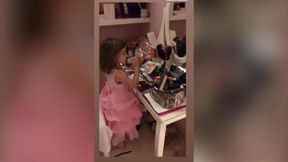 Sophia Cordalis hat Spaß mit Danielas Schminke Ganz die Mama