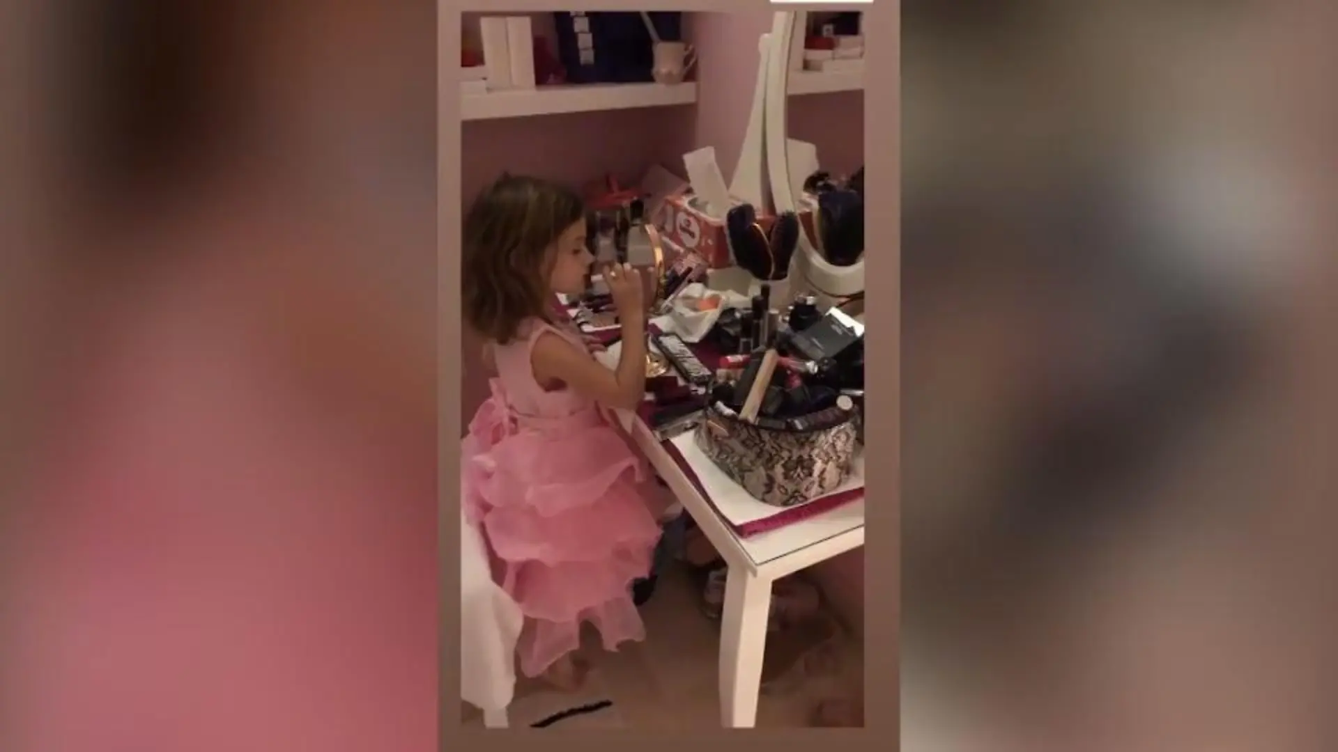 Sophia Cordalis hat Spaß mit Danielas Schminke Ganz die Mama
