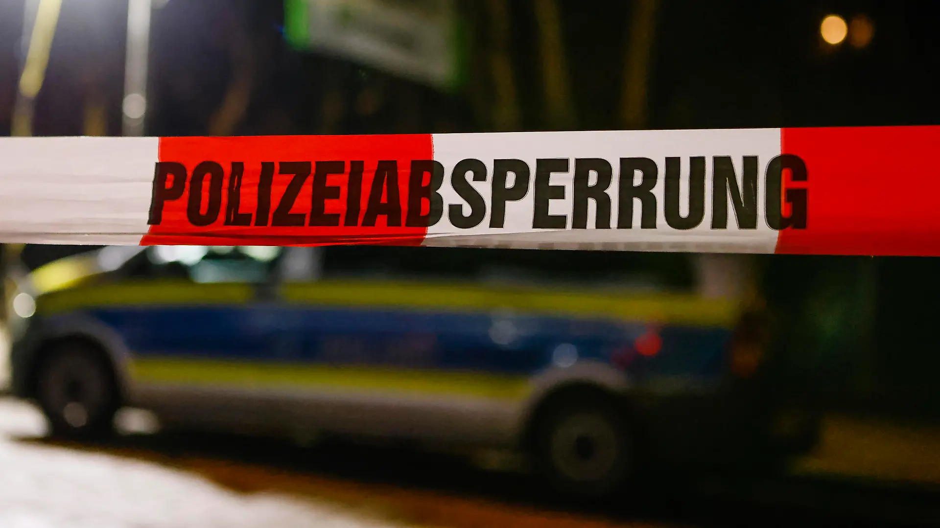Polizeieinsatz in der Nacht (Symbolfoto)