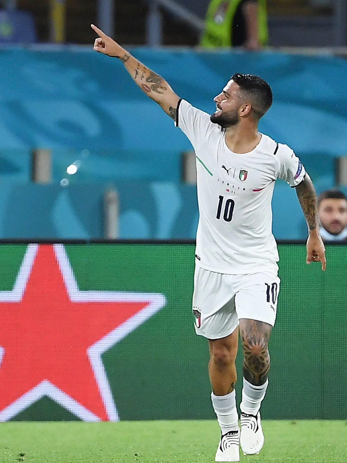 11.06.2021, Italien, Rom: Fußball: EM, Vorrunde, Gruppe A, Türkei - Italien im Stadio Olimpico di Roma. Lorenzo Insigne aus Italien feiert das 0:3. 
 
Important: For editorial news reporting purposes only. Not used for commercial or marketing purposes without prior written approval of UEFA. Images must appear as still images and must not emulate match action video footage. Photographs published in online publications (whether via the Internet or otherwise) shall have an interval of at least 20 seconds between the posting. Foto: Ettore Ferrari/EPA Pool/AP/dpa +++ dpa-Bildfunk +++