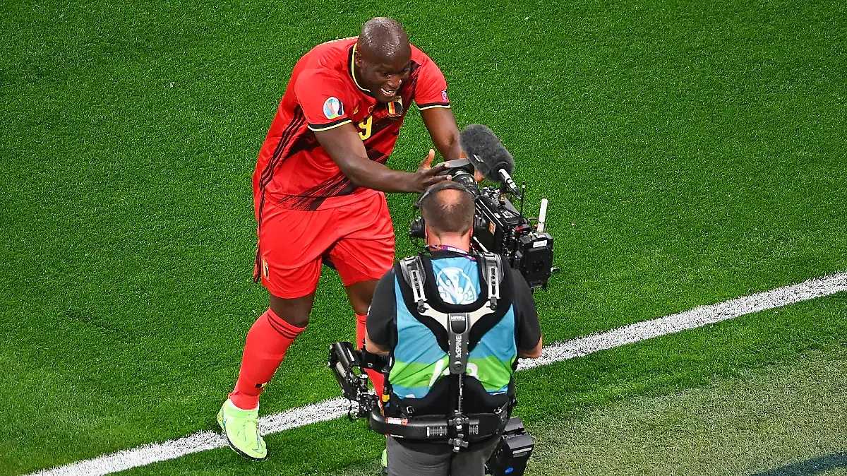 ST PETERSBURG, RUSSIA - JUNE 12 : Romelu Lukaku forward of Belgium celebrates scoring the 1-0 with the camera pictured during the 16th UEFA EURO, EM, Europameisterschaft,Fussball 2020 Championship Group B match between Belgium and Russia on June 12, 2021 in St Petersburg, Russia, 12/06/2021 FOOTBALL : Belgique Vs Russie - Euro 2020 - Group B - 12/06/2021 Photonews/Panoramic PUBLICATIONxINxGERxSUIxAUTxHUNxONLY