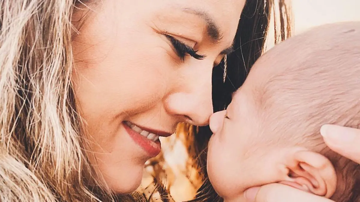 Fiona Erdmann feiert den ersten Monat mit Baby.