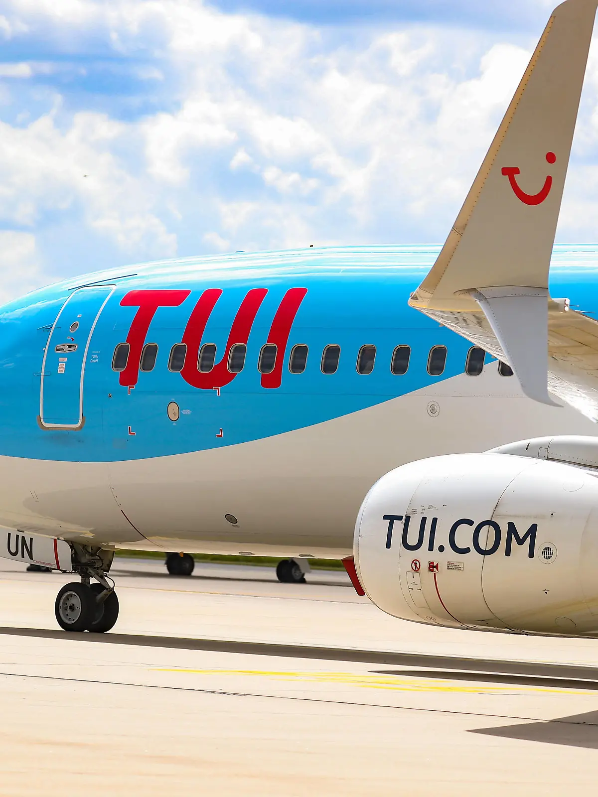 Hannover, Flughafen Langenhagen, Symbolfoto, Flugzeug, Fluggesellschaft, TUI, Boeing 737-800. *** Hanover, Langenhagen Airport, symbol photo, aircraft, airline, TUI, Boeing 737 800 