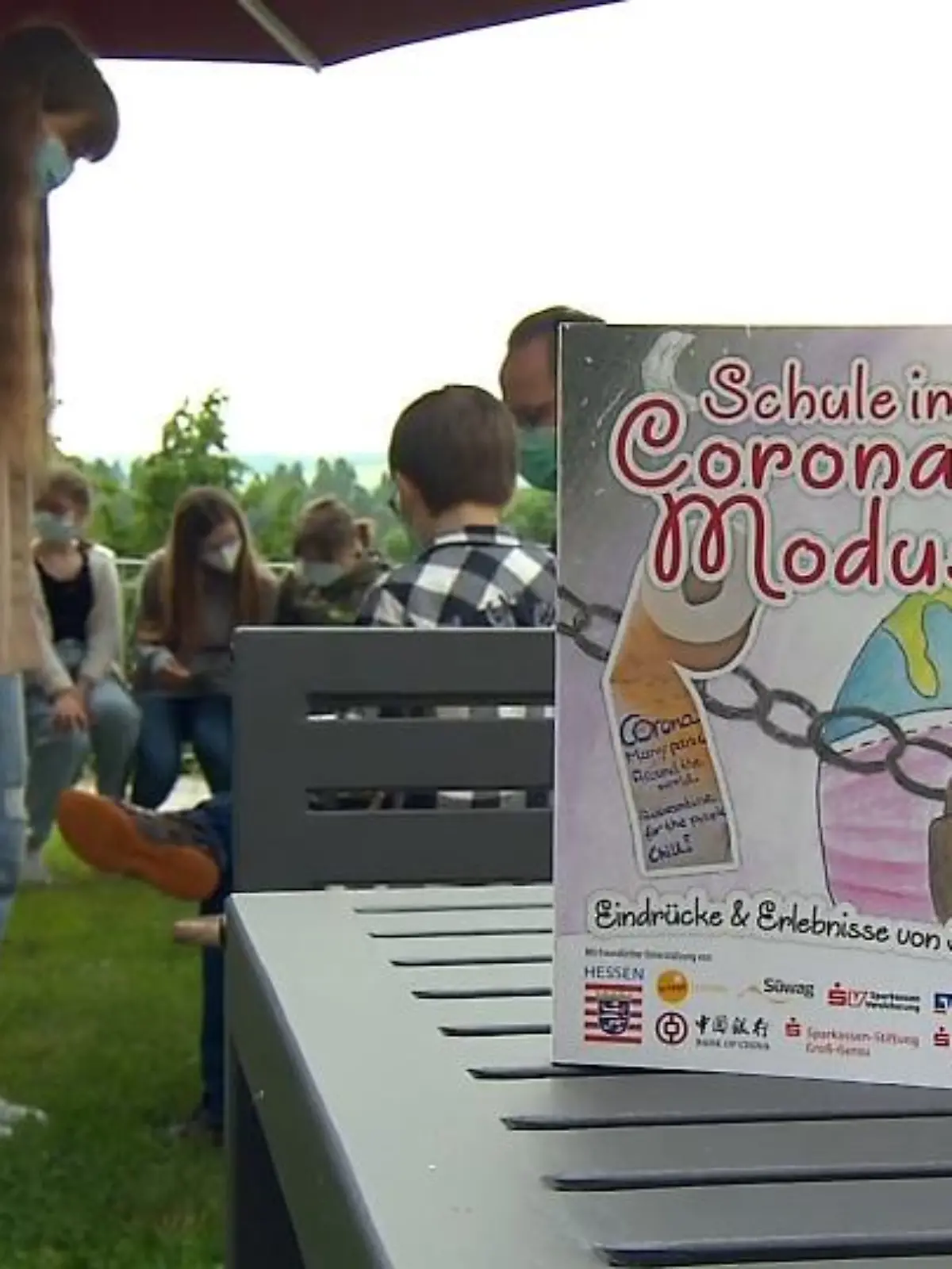 Schulen dicht, Homeschooling, keine Freunde treffen: Schülerinnen und Schüler in Hessen haben in der Corona-Zeit besonders gelitten. Wirklich zugehört hat ihnen aber niemand, sagen sie. Das soll sich jetzt ändern, denn der Verein „Aktion Hessen hilft“ bringt ein Buch heraus, dass die Geschehnisse der letzten Monate aus Sicht der Kinder wiedergibt.