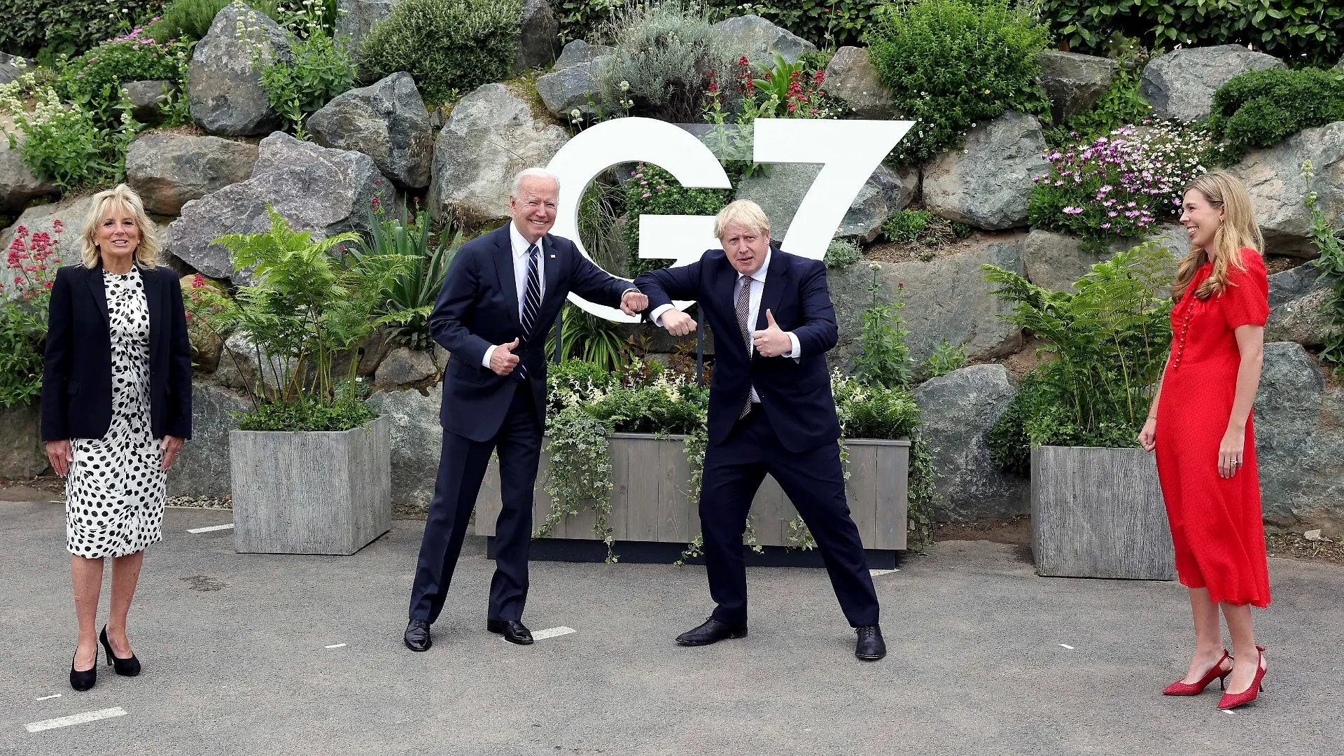 210610 -- FALMOUTH BRITAIN, June 10, 2021 -- British Prime Minister Boris Johnson 2nd R poses with U.S. President Joe Biden 2nd L in Carbis Bay, Cornwall, Britain, on June 10, 2021. Boris Johnson and Joe Biden on Thursday agreed to work to resume travel between the two countries and signed a new Atlantic Charter, as they met ahead of the Group of Seven G7 summit. Andrew Parsons/No 10 Downing Street/Handout via Xinhua BRITAIN-CORNWALL-U.S.-PRESIDENT-VISIT HanxYan PUBLICATIONxNOTxINxCHN