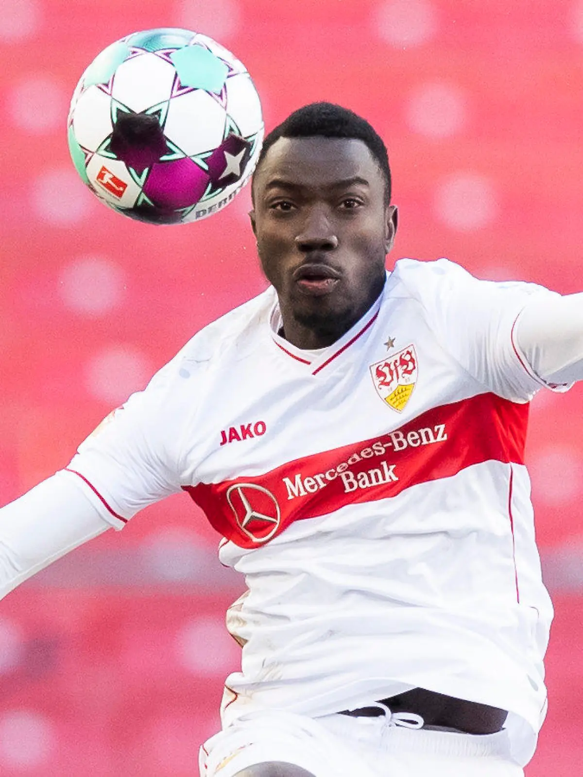 ARCHIV - 13.02.2021, Baden-Württemberg, Stuttgart: Fußball: Bundesliga, VfB Stuttgart - Hertha BSC, 21. Spieltag, Mercedes-Benz Arena. Stuttgarts Silas Wamangituka in Aktion. Fußballprofi Silas Wamangituka hat offenbar zwei Jahre lang unter falscher Identität für den VfB Stuttgart gespielt. (zu dpa "Name und Alter falsch? VfB-Stürmer Silas wohl mit anderer Identität") Foto: Tom Weller/dpa +++ dpa-Bildfunk +++