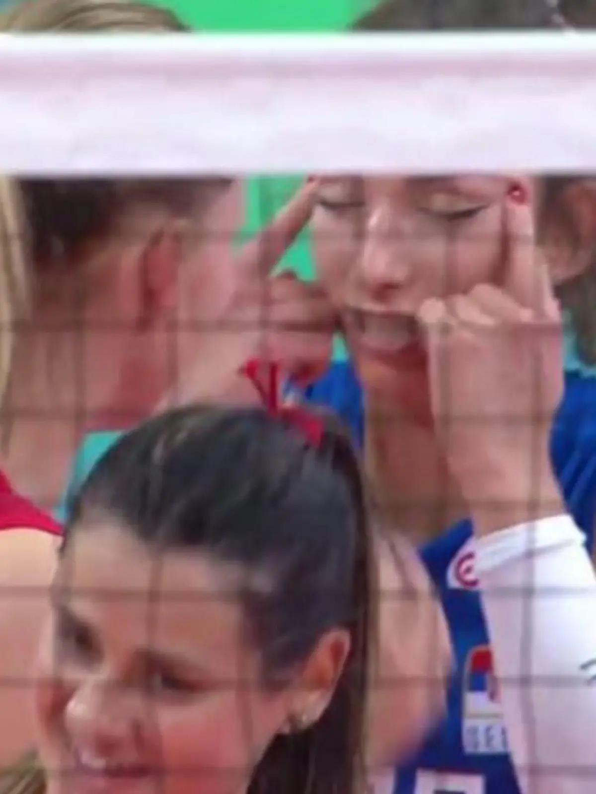 Böse Entgleisung: Sanja Djurdjevic machte beim Spiel gegen Thailand diese Geste