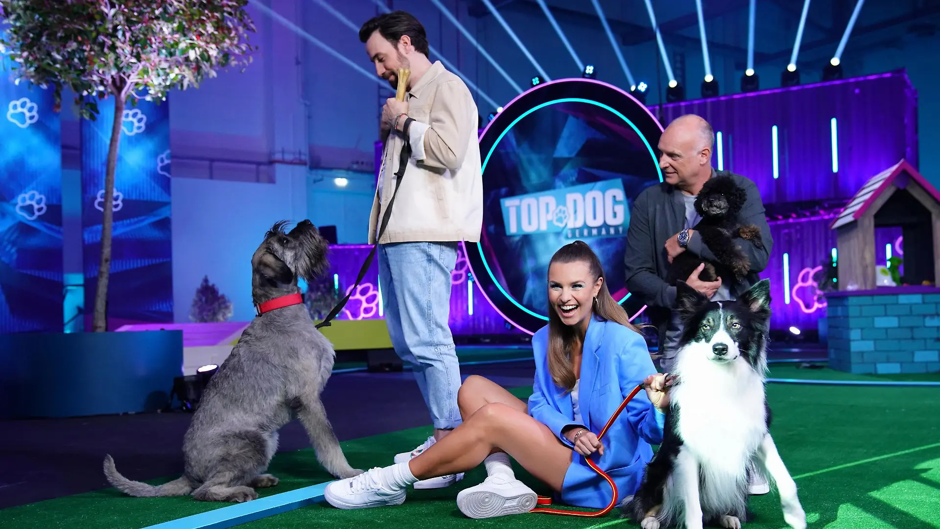 In der neuen sechsteiligen Physical-Dogshow „Top Dog Germany – Der beste Hund Deutschlands“ sind außergewöhnliche Hunde und ihre Halter:innen die Stars eines besonderen Hindernisparcours.