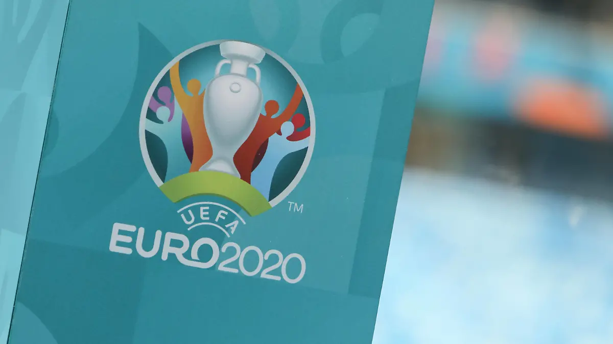 UEFA EURO, EM, Europameisterschaft,Fussball 2020 Trophy Tour UEFA Euro 2020 logo is seen during a media tour at Gazprom Arena stadium, one of the host venues of the tournament, on May 22, 2021 in Saint Petersburg, Russia. Saint Petersburg Russia kireev-notitle210522_npW7U PUBLICATIONxNOTxINxFRA Copyright: xMikexKireevx