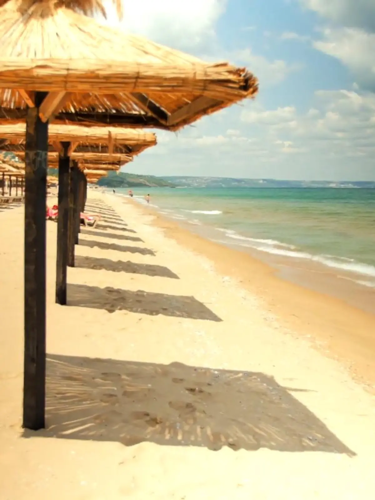 Nord- und Ostsee sind voll, auf Mallorca explodieren die Preise - kommen wir trotzdem noch günstig in den Urlaub? Ja, haben unsere Reporterinnen festgestellt. Drei Länder bieten wahre Schnäppchenpreise für pure Erholung. Welche das sind, zeigen wir im Video.