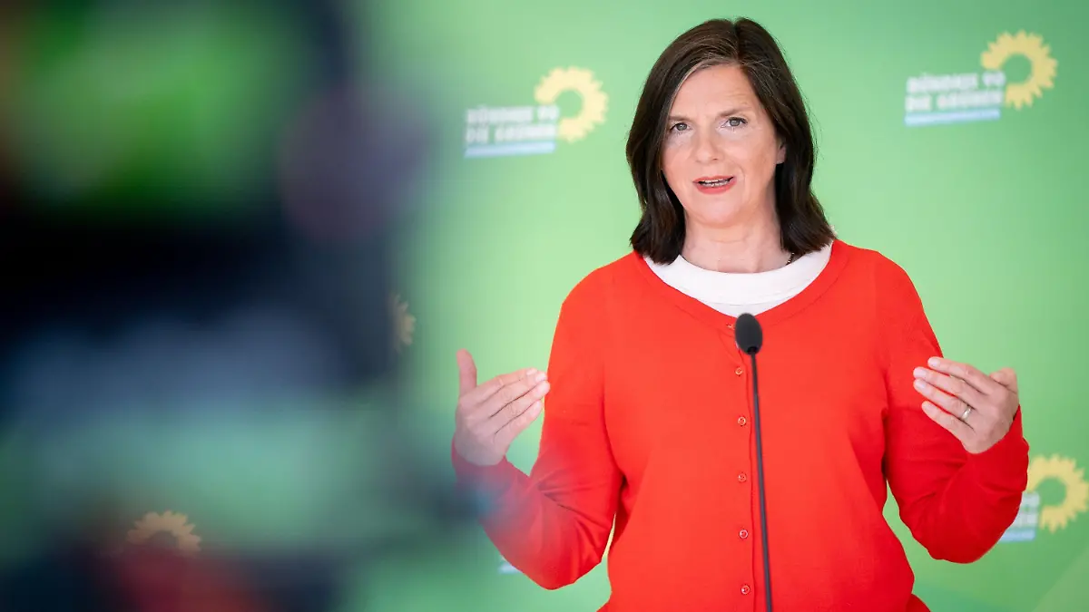 08.06.2021, Berlin: Katrin Göring-Eckardt, Fraktionsvorsitzende von Bündnis 90/Die Grünen, gibt ein Pressestatement zu Beginn der Sitzung der Bundestagsfraktion ihrer Partei. Foto: Kay Nietfeld/dpa +++ dpa-Bildfunk +++