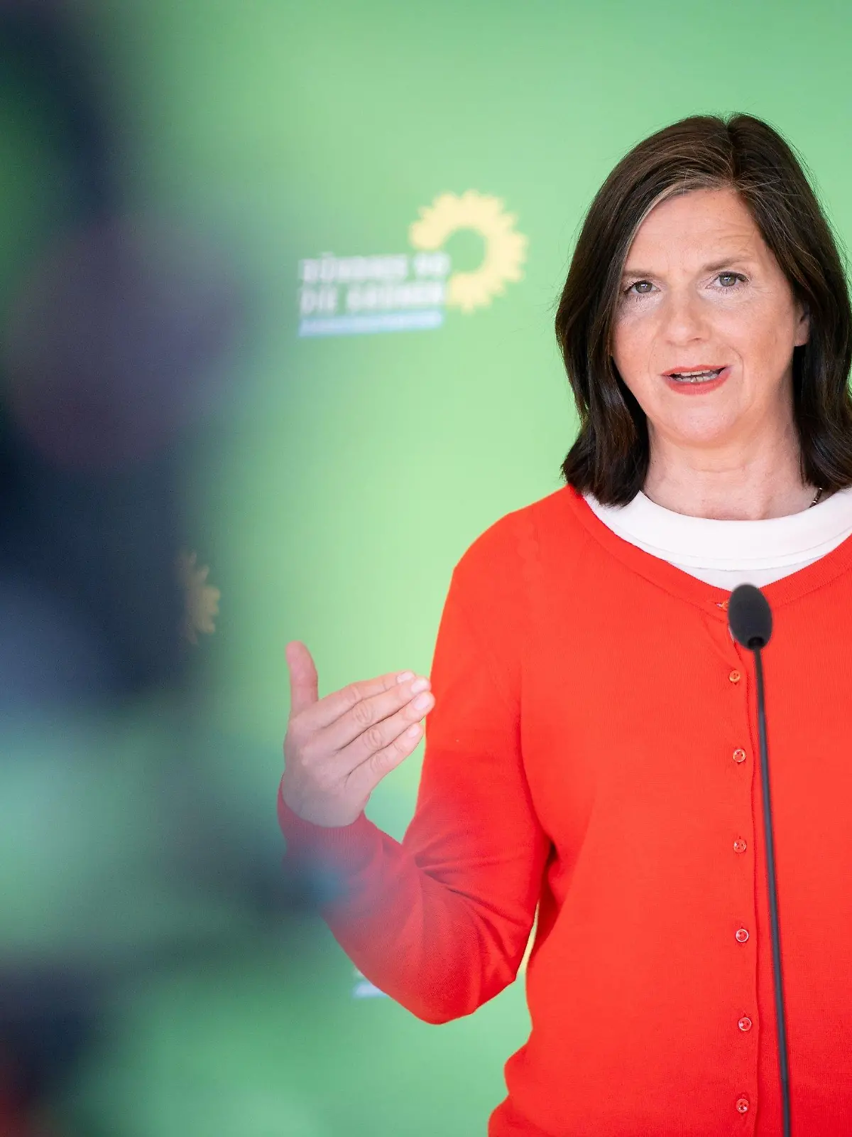 08.06.2021, Berlin: Katrin Göring-Eckardt, Fraktionsvorsitzende von Bündnis 90/Die Grünen, gibt ein Pressestatement zu Beginn der Sitzung der Bundestagsfraktion ihrer Partei. Foto: Kay Nietfeld/dpa +++ dpa-Bildfunk +++