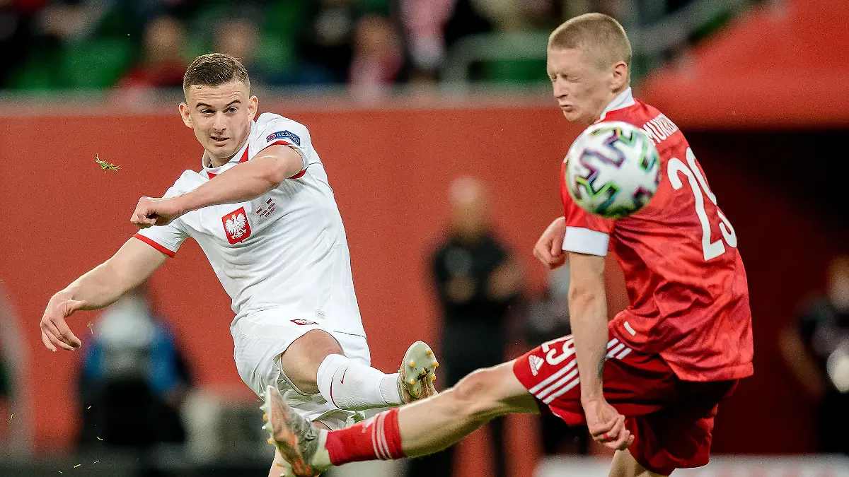 WROCLAW, POLAND - JUNE 01: Kacper Kozlowski (L) of Poland in action with Maksim Mukhin of Russia during the international friendly match between Poland and Russia at the Municipal Stadium on June 01, 2021 in Wroclaw, Poland. (Photo by Thomas Eisenhuth/Getty Images)