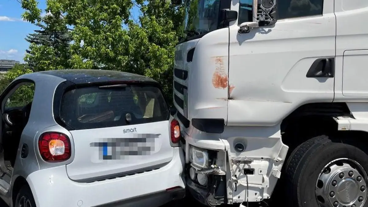 Lkw-Unfall A100 Berlin