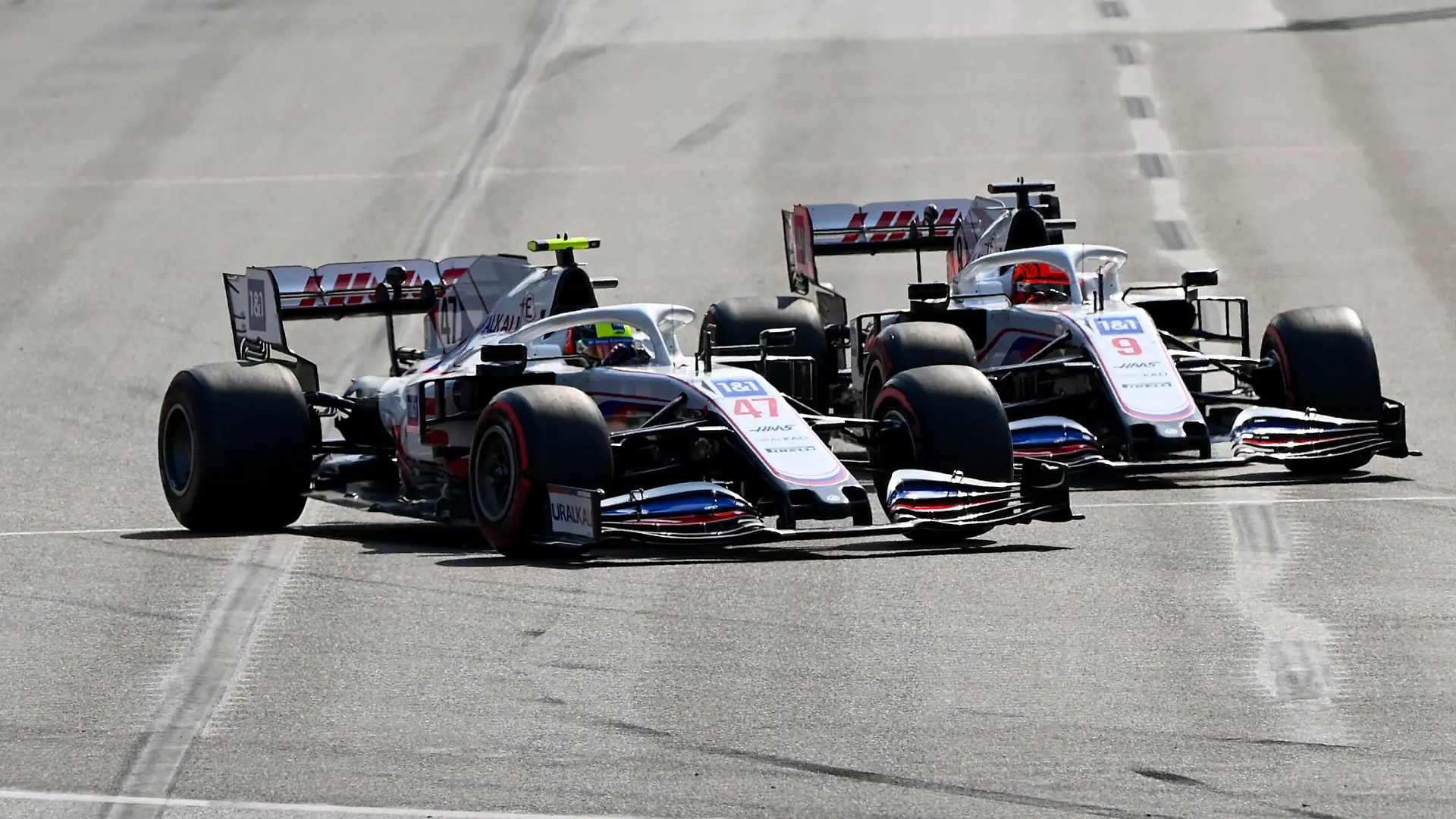 Formula 1 2021: Azerbaijan GP BAKU CITY CIRCUIT, AZERBAIJAN - JUNE 06: Mick Schumacher, Haas VF-21, battles with Nikita Mazepin, Haas VF-21, at the start during the Azerbaijan GP at Baku City Circuit on Sunday June 06, 2021 in Baku, Azerbaijan. Photo by Mark Sutton / Sutton Images Images PUBLICATIONxINxGERxSUIxAUTxHUNxONLY GP2106_120536_MS22375