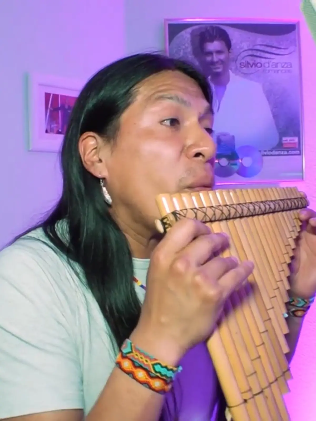 Statt in Berlin nimmt Supertalent-Gewinner und Panflötenspieler Leo Rojas seine Musik in Maintal auf.