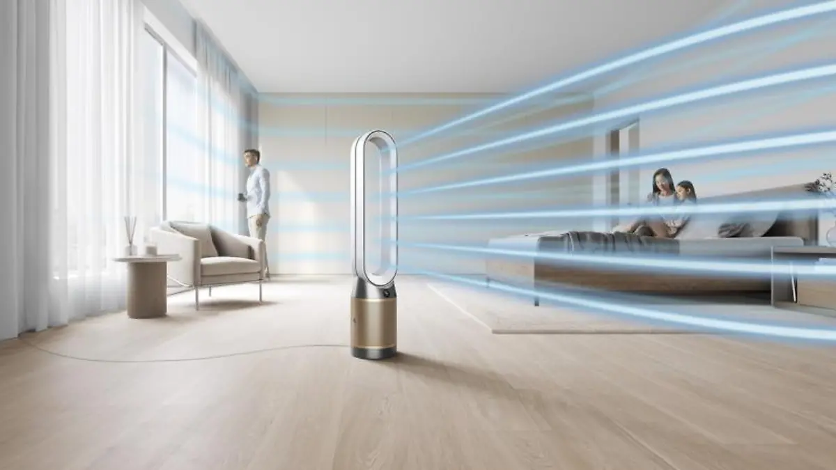 Ein Dyson-Luftreiniger, der im Raum steht.