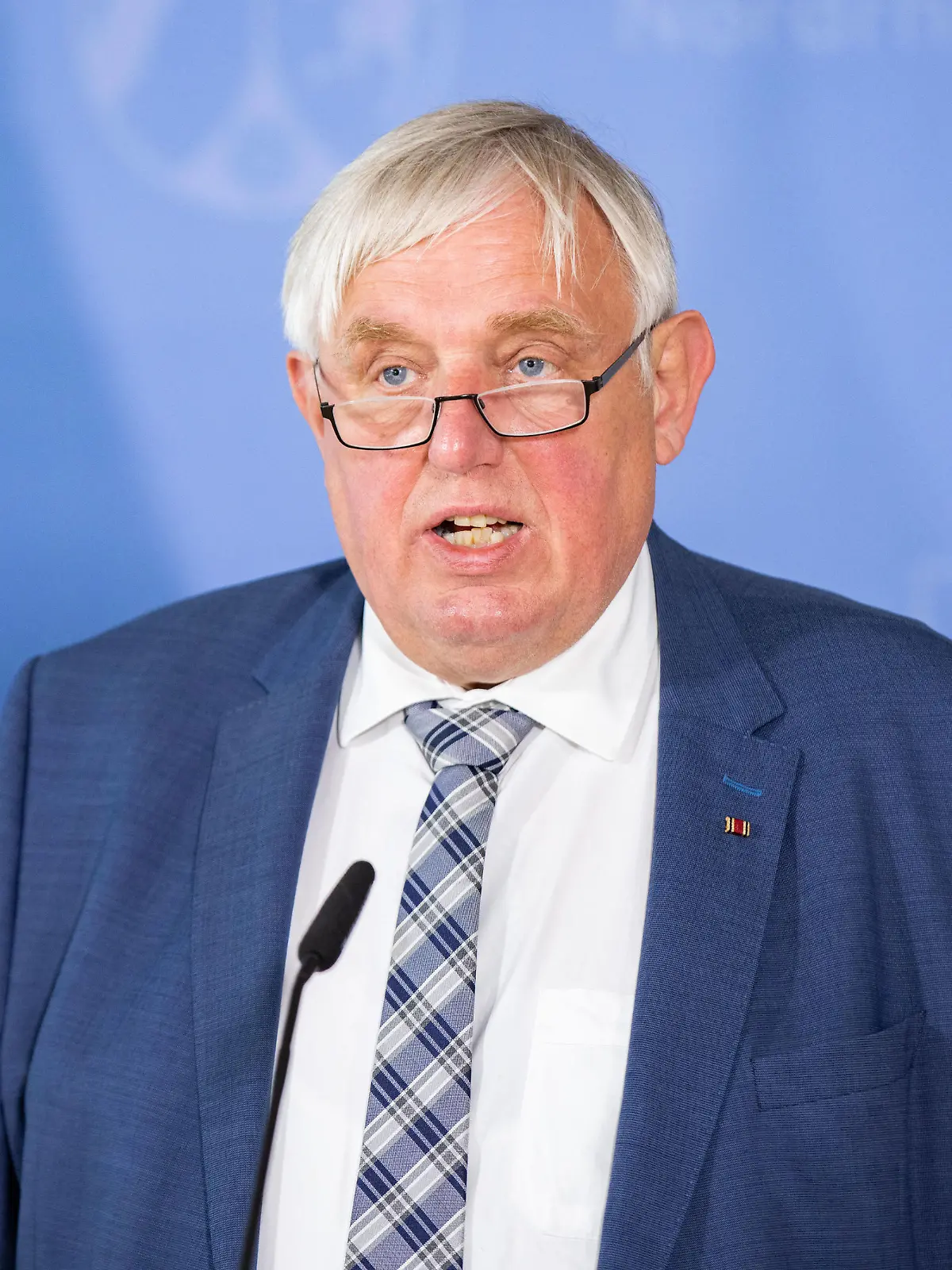  Coronavirus - Landesregierung NRW Karl-Josef Laumann CDU, Gesundheitsminister von Nordrhein-Westfalen, spricht während einer Pressekonferenz. Laumann informierte zur aktuellen Lage in der Corona-Pandemie. Düsseldorf Nordrhein-Westfalen Deutschland *** Coronavirus Government of North Rhine-Westphalia Karl Josef Laumann CDU , Minister of Health of North Rhine-Westphalia, speaks during a press conference Laumann informed on the current situation in the corona pandemic Düsseldorf North Rhine-Westphalia Germany Poolfoto dpa ,EDITORIAL USE ONLY