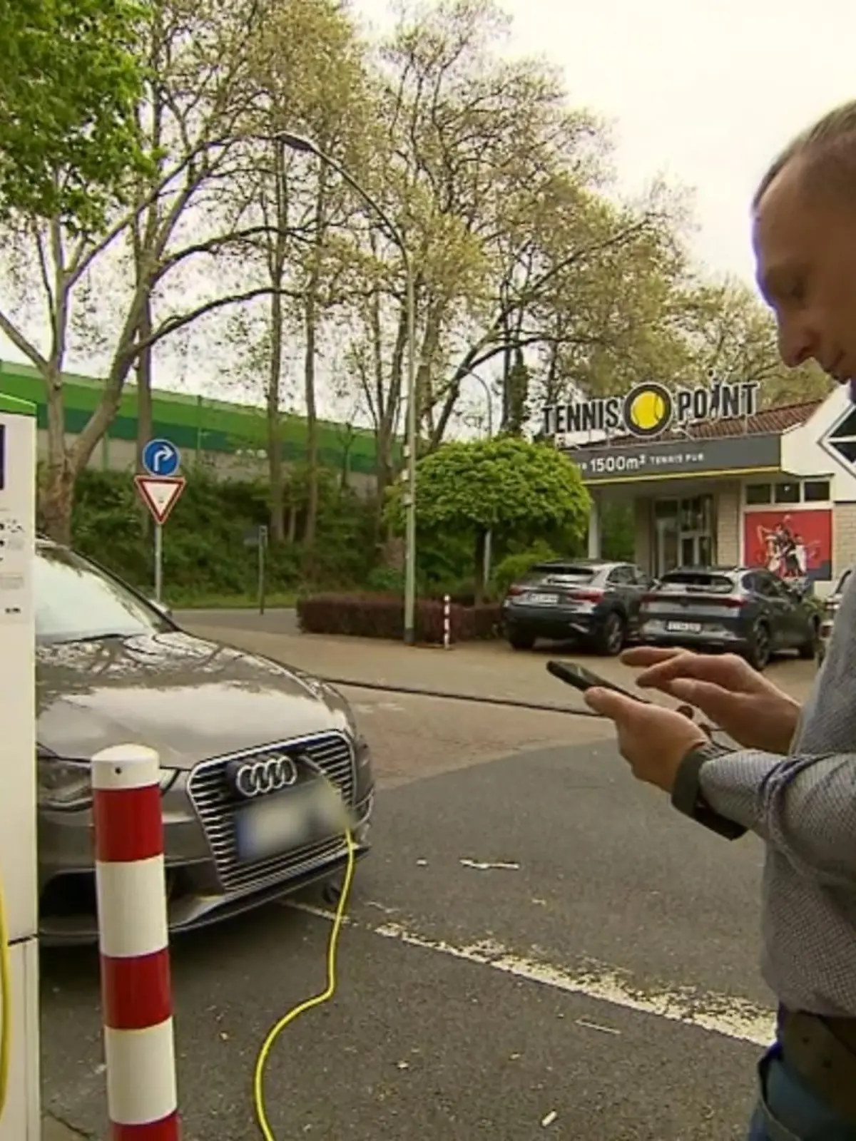 Bild zu: "Keine E-Ladesäule für diesen Mann"